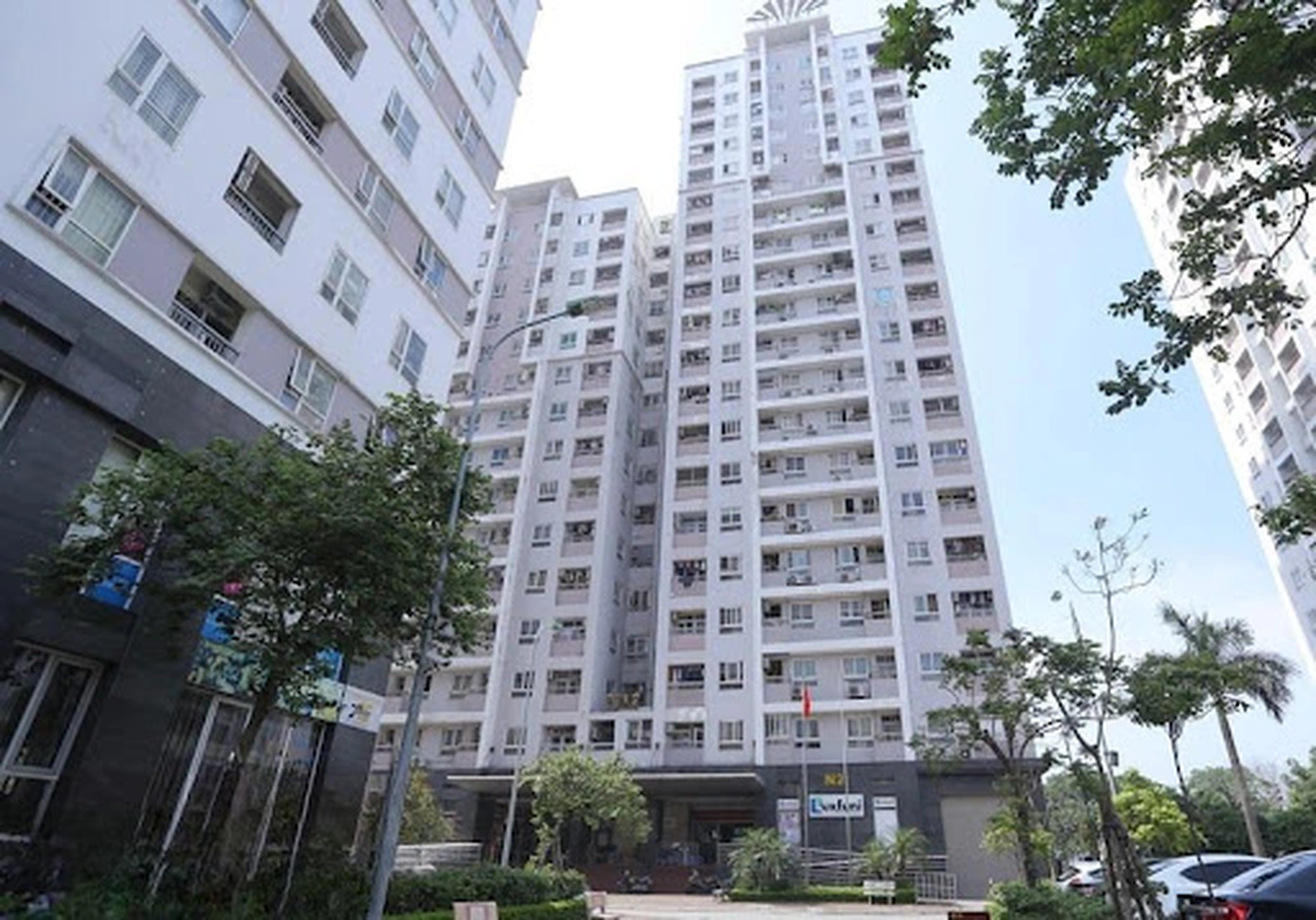 Có đủ chỗ đậu ôtô và xe máy tại Khu nhà ở 183 Hoàng Văn Thái quận Thanh Xuân không?