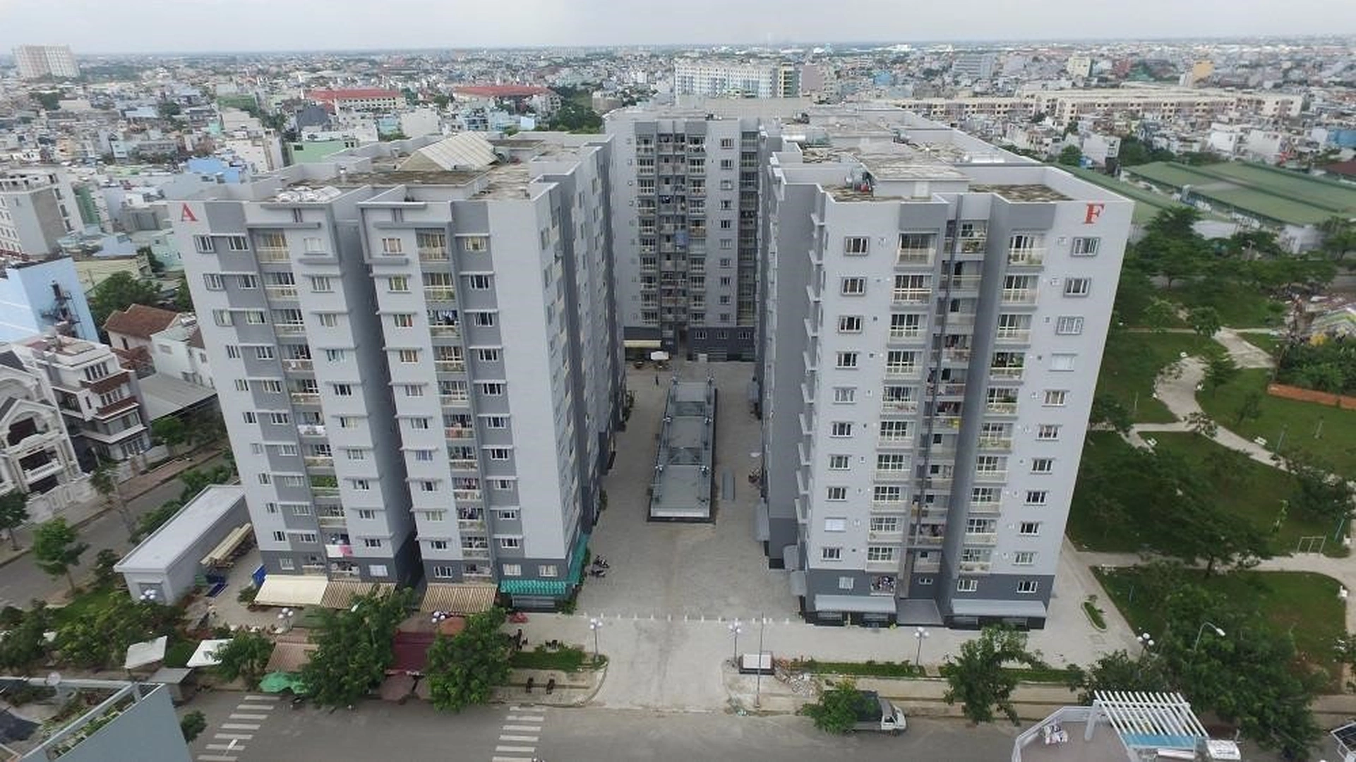 Có đủ chỗ đậu ôtô và xe máy chung cư Tanibuilding Sơn Kỳ 1 Quận Tân Phú không?