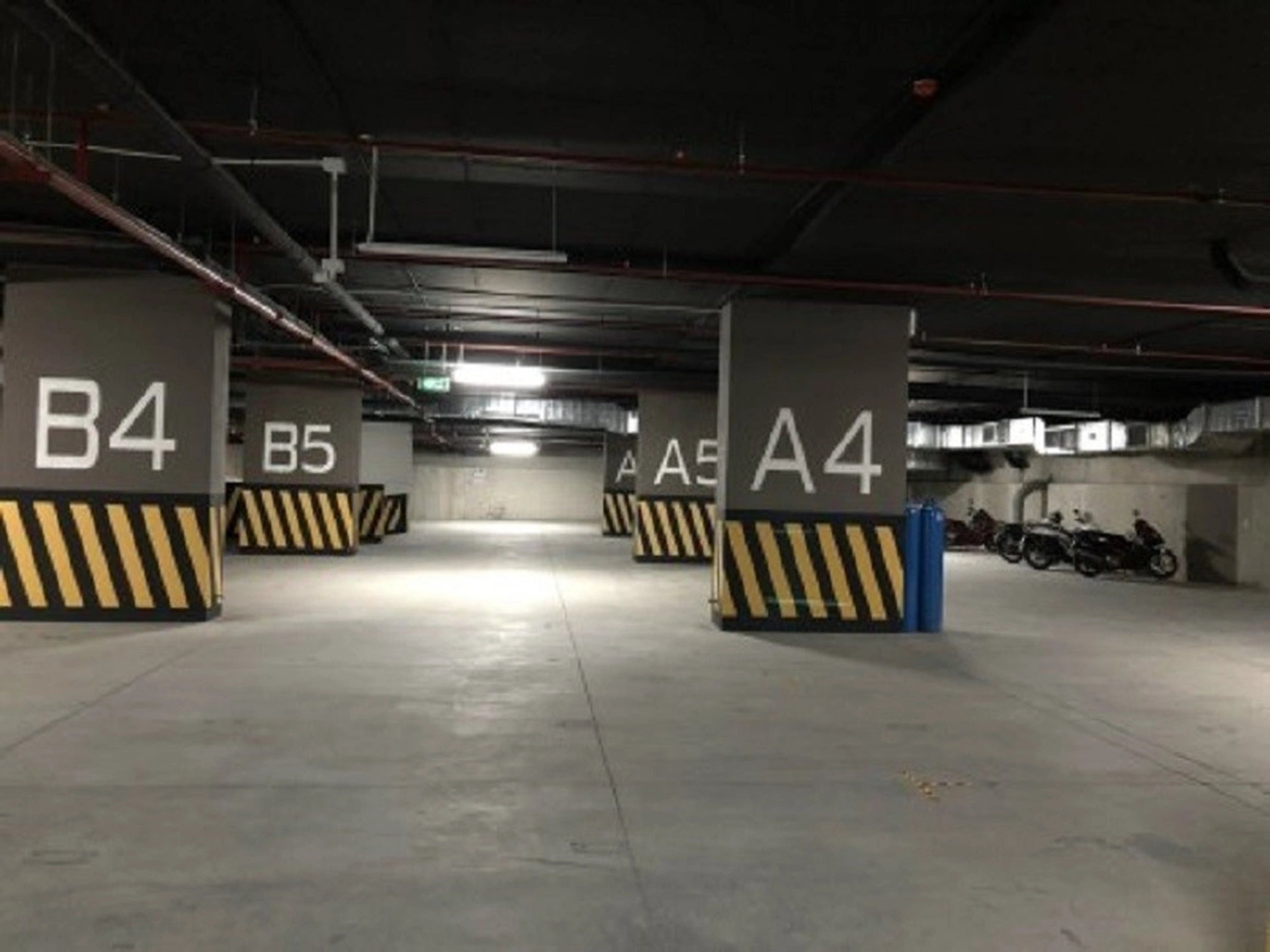 Có đủ chỗ đậu ôtô và xe máy chung cư Vĩnh Hội Quận 4 không?