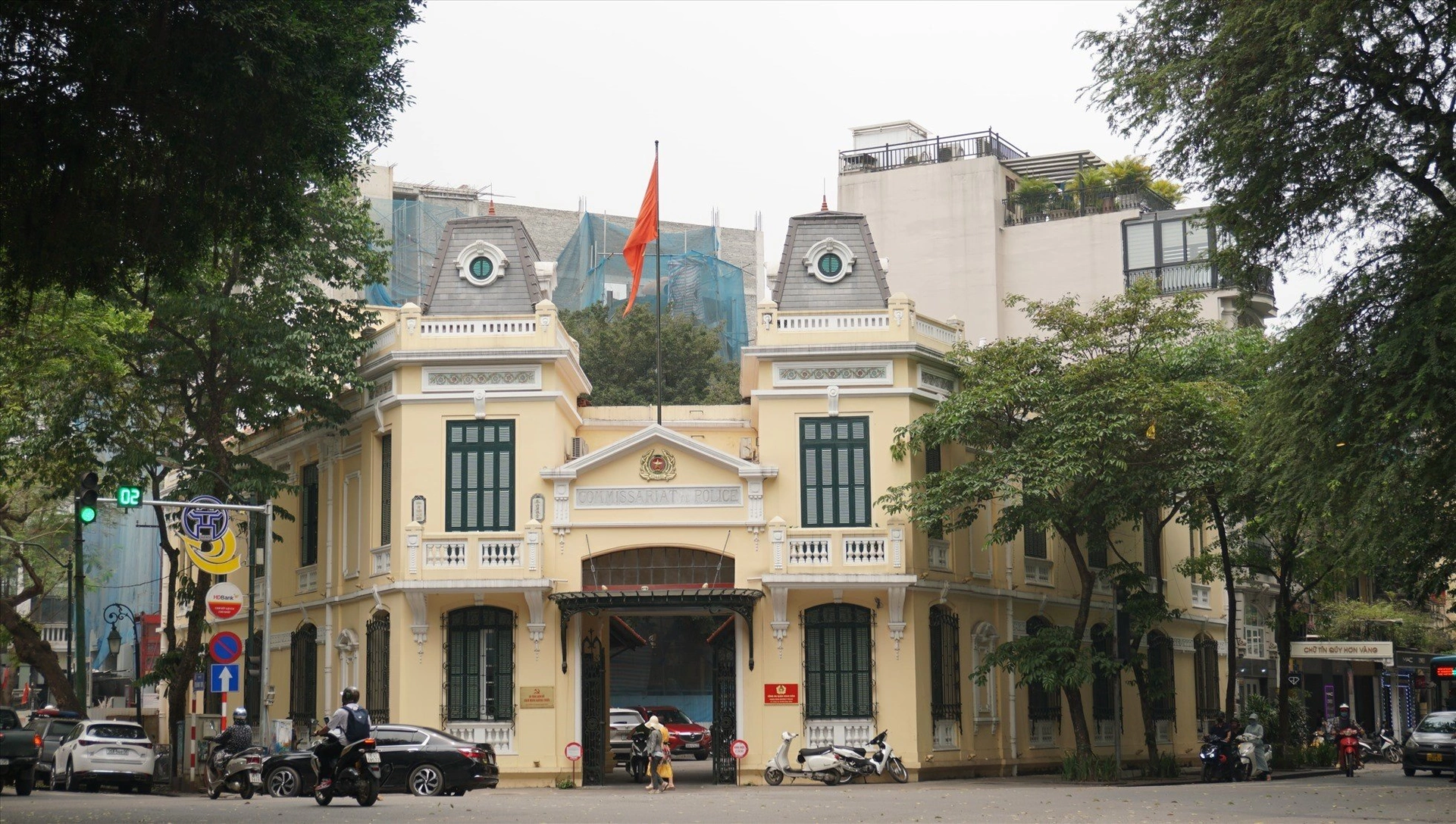 Địa điểm tiến hành thủ tục nhập khẩu với hộ gia đình mua nhà đất tại phố Hàng Bài, phường Hàng Bài, quận Hoàn Kiếm 