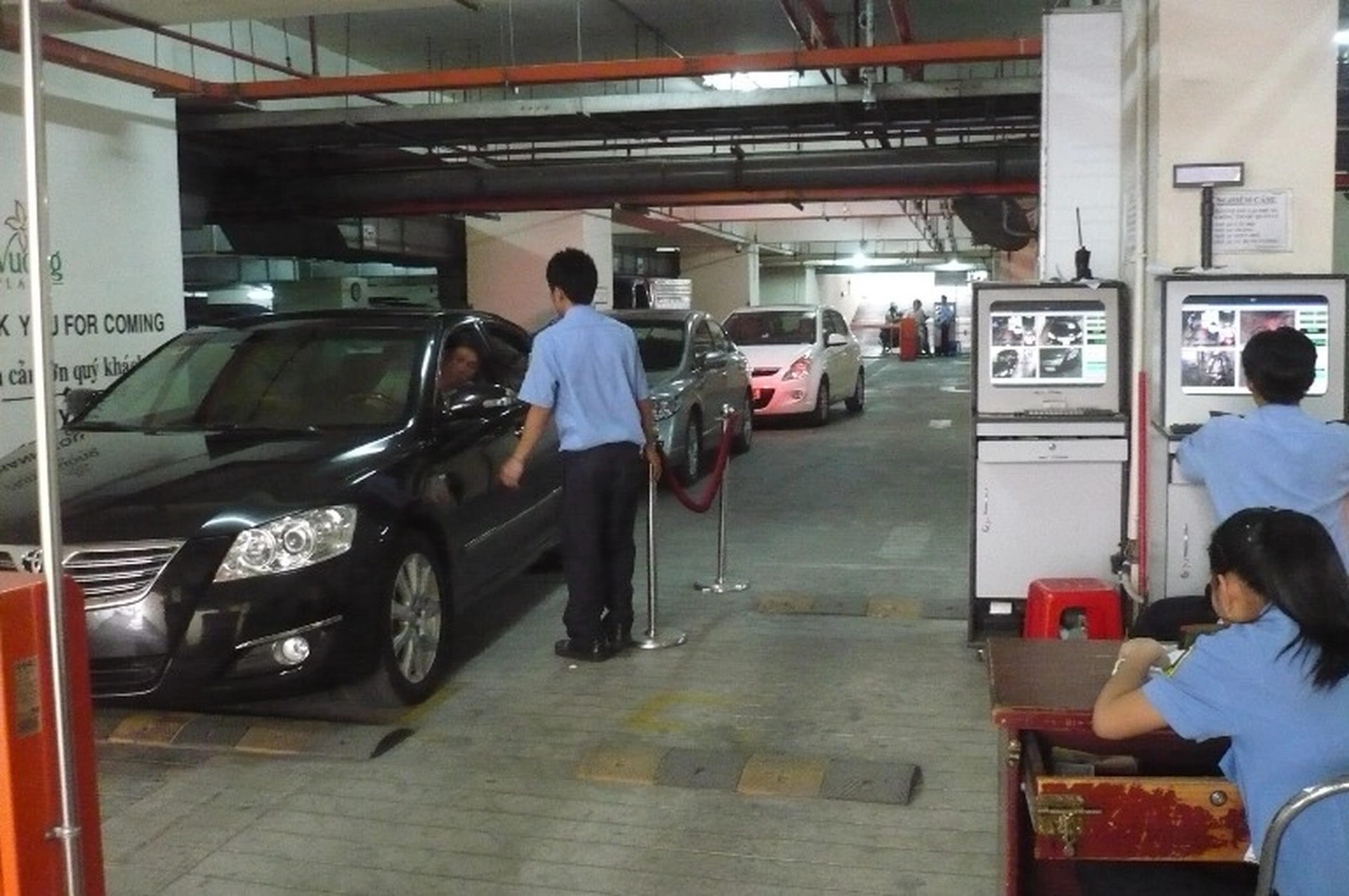 Có đủ chỗ đậu ôtô và xe máy chung cư Hùng Vương Plaza Quận 5 không?