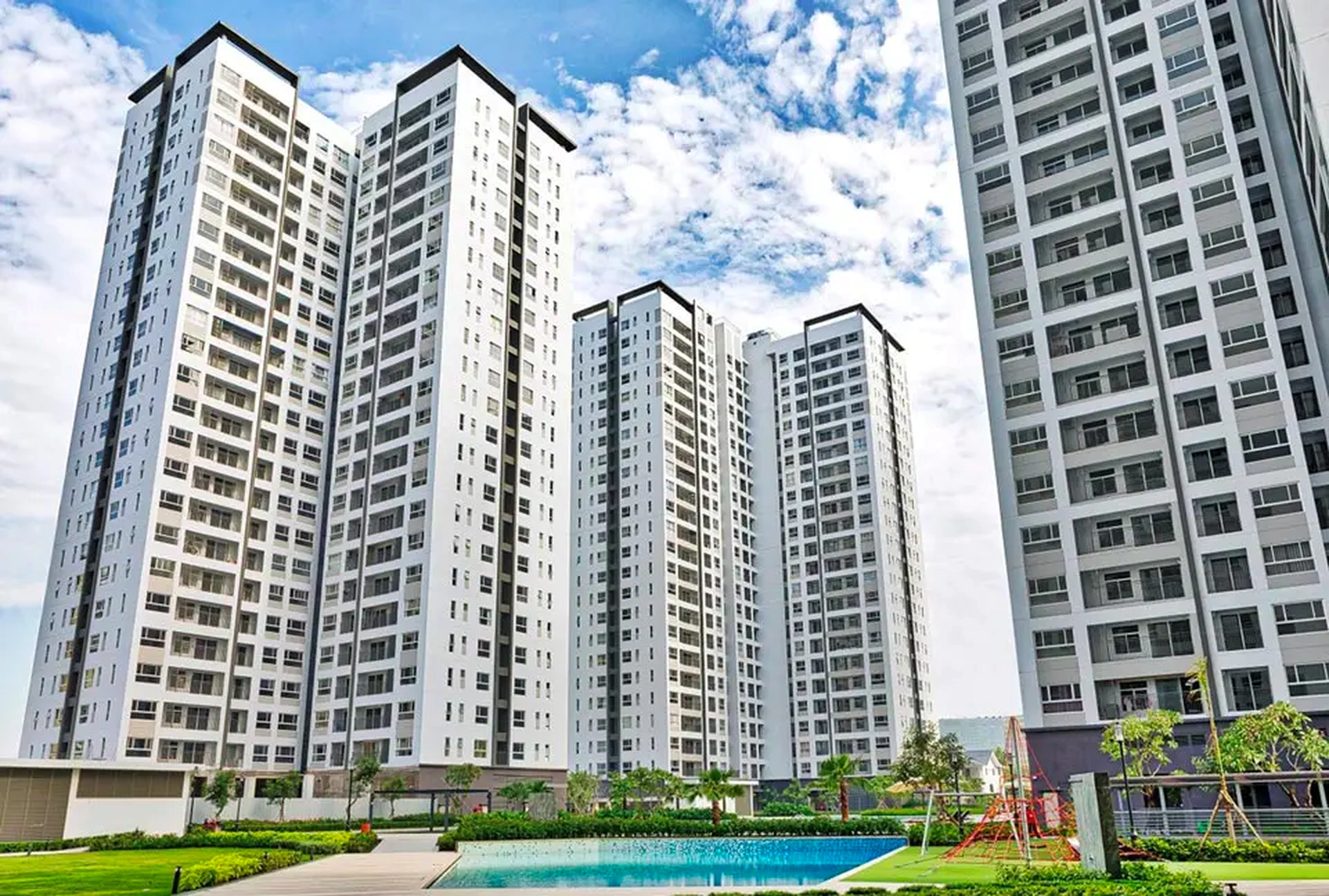 Có đủ chỗ đậu ôtô và xe máy chung cư Sunrise Riverside huyện Nhà Bè không?