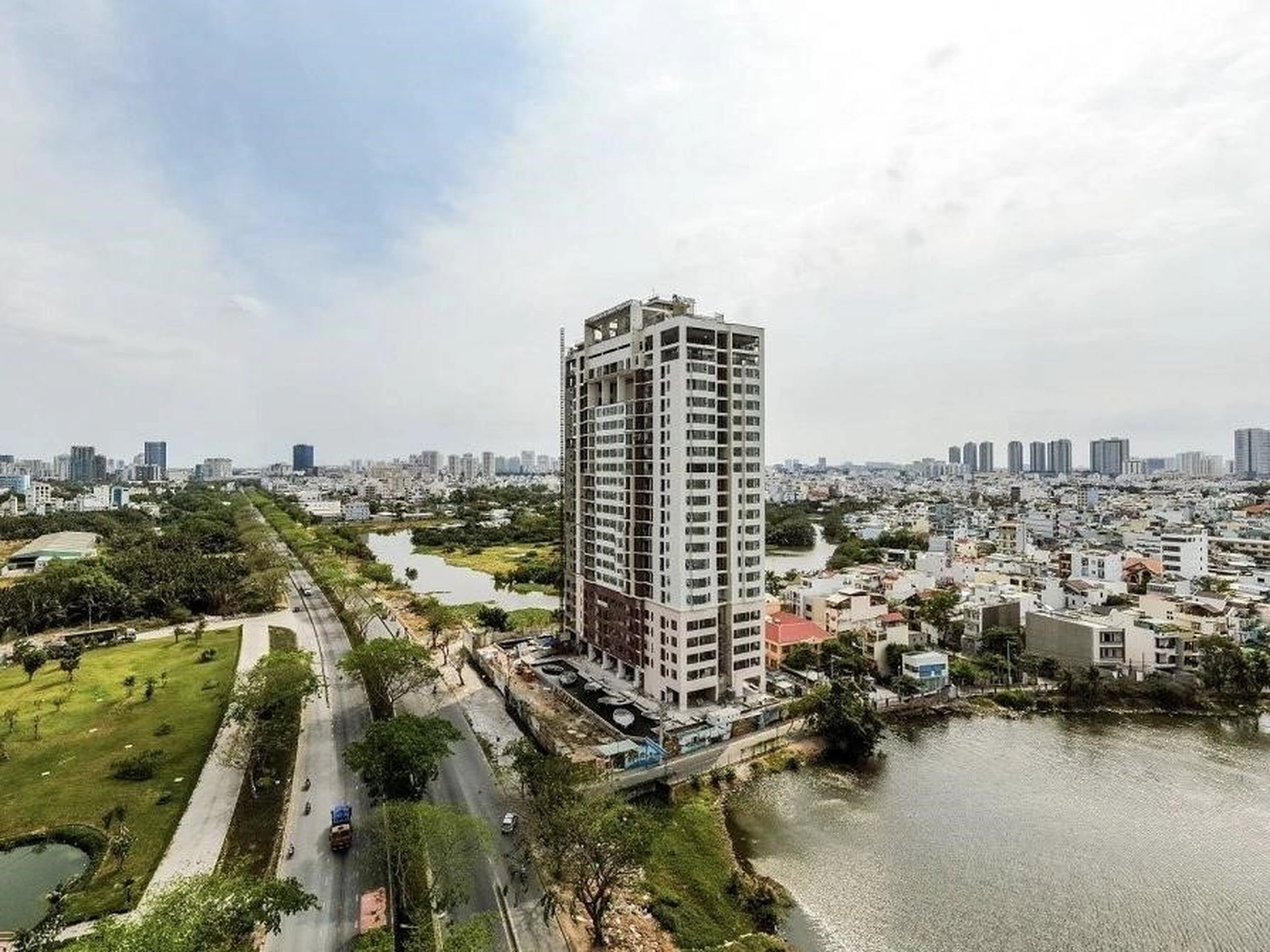 Có đủ chỗ đậu ôtô và xe máy chung cư Ascent Lakeside Quận 7 không?