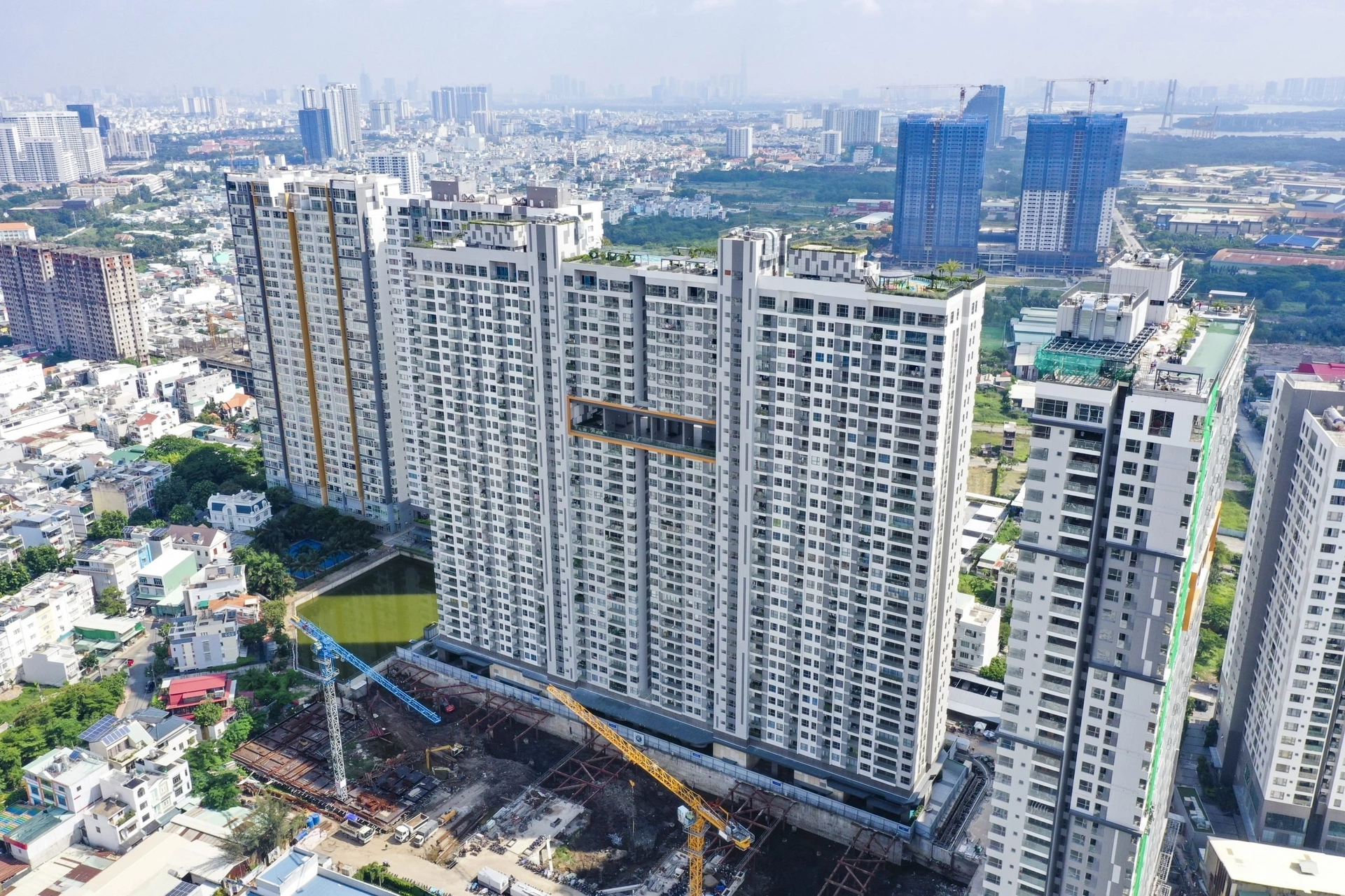 Có đủ chỗ đậu ôtô và xe máy chung cư River Panorama Quận 7 không?
