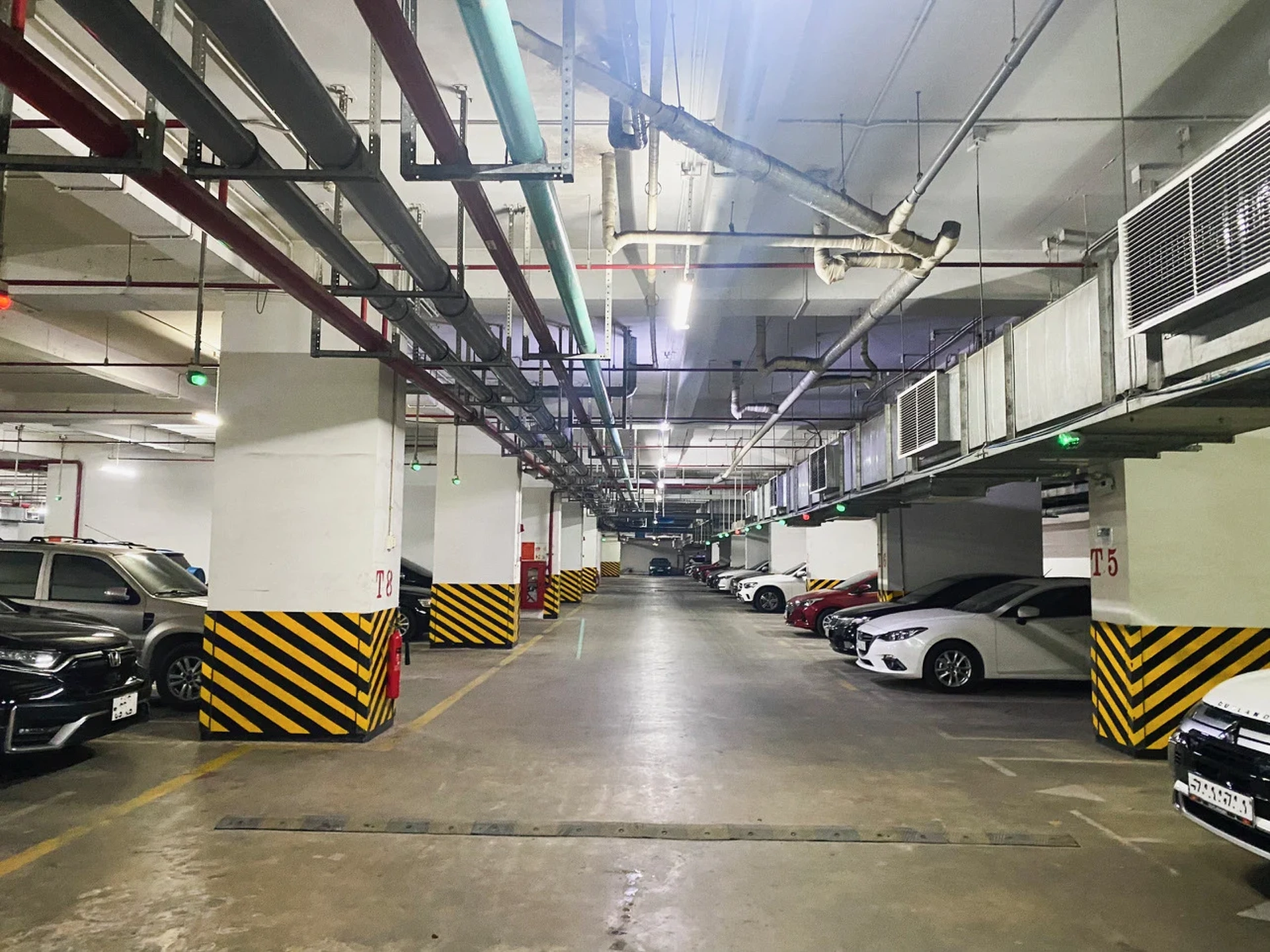 Có đủ chỗ đậu ôtô và xe máy tại chung cư Thanh Xuân Complex quận Thanh Xuân không?
