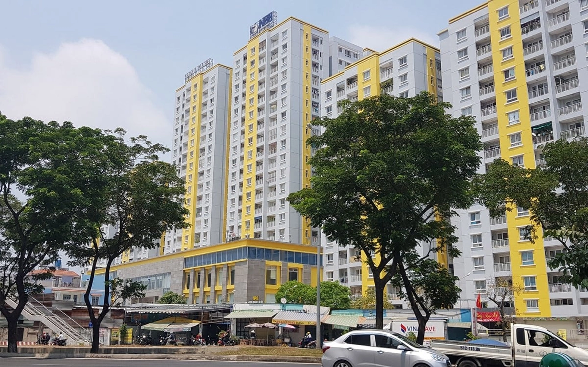 Có đủ chỗ đậu ôtô và xe máy chung cư Carina Plaza Quận 8 không?