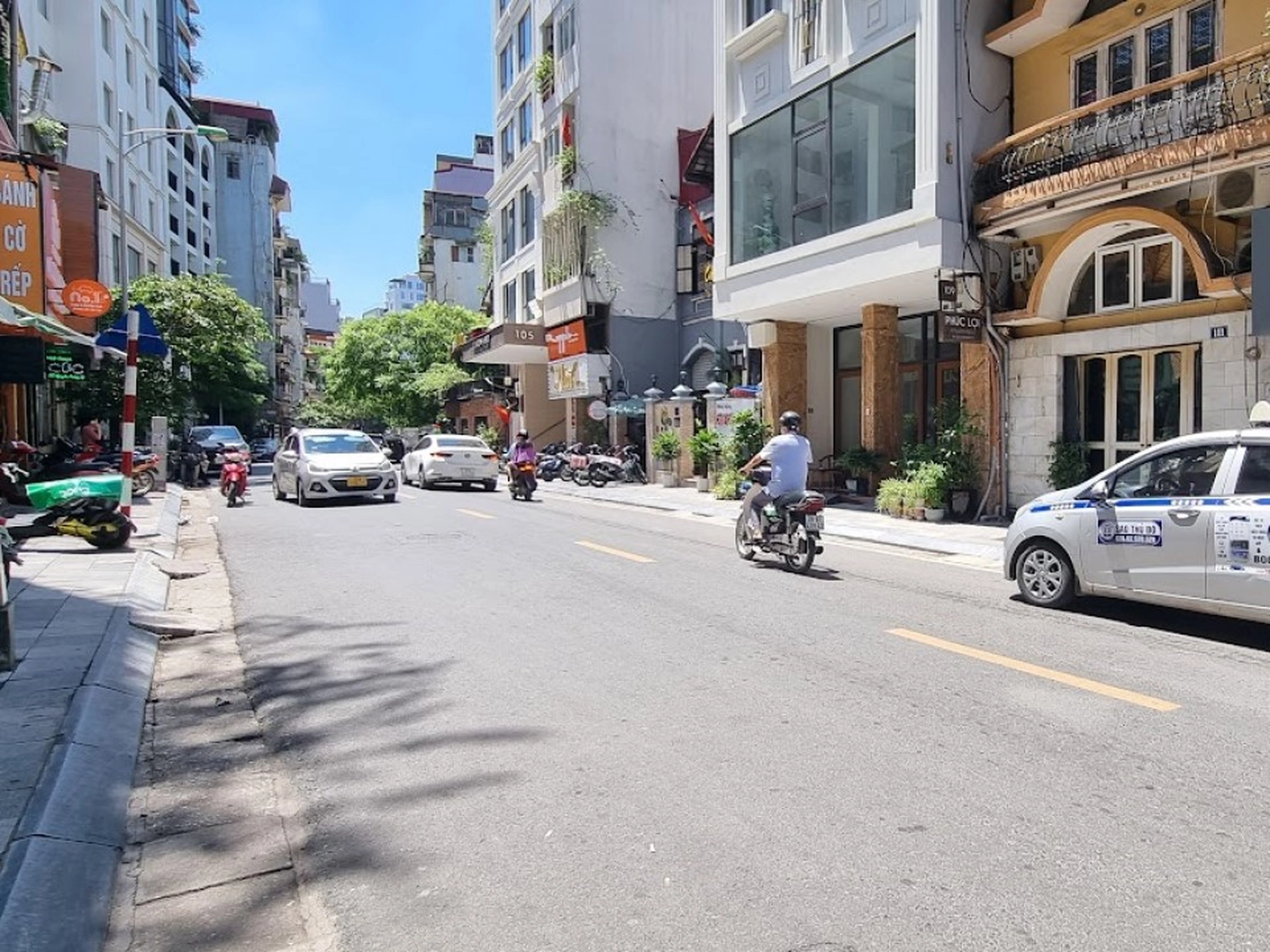 Địa điểm tiến hành thủ tục nhập khẩu với hộ gia đình mua nhà đất tại phố Nguyễn Trường Tộ, phường Nguyễn Trung Trực, quận Ba Đình