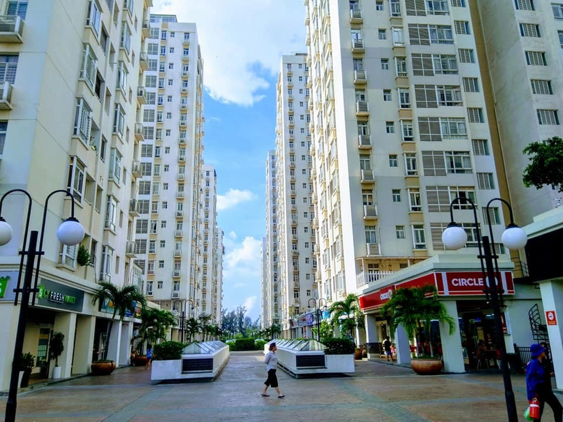 Có đủ chỗ đậu ôtô và xe máy chung cư Sky Garden III Quận 7 không?