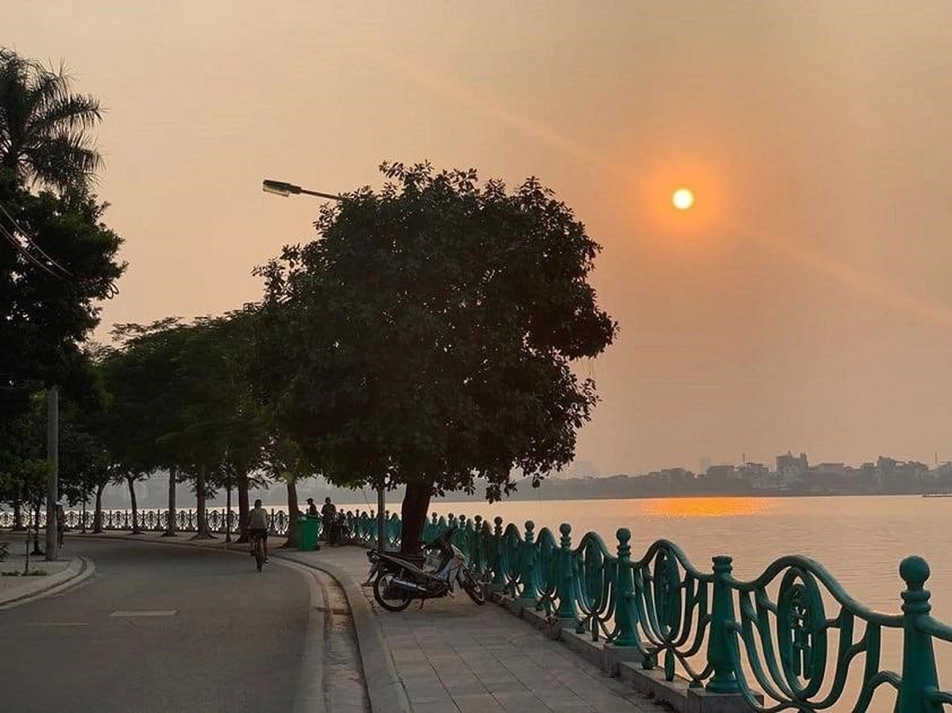 Nhà riêng gần chợ Nhật Tân, quận Tây Hồ có giá bán bao nhiêu?