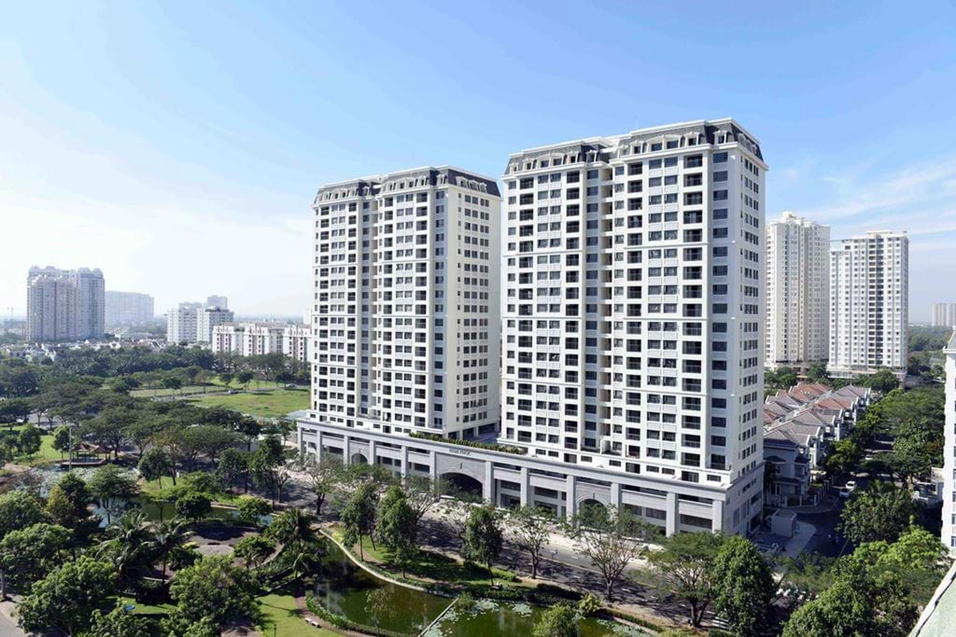 Có đủ chỗ đậu ôtô và xe máy chung cư Nam Phúc Le Jardin Quận 7 không?