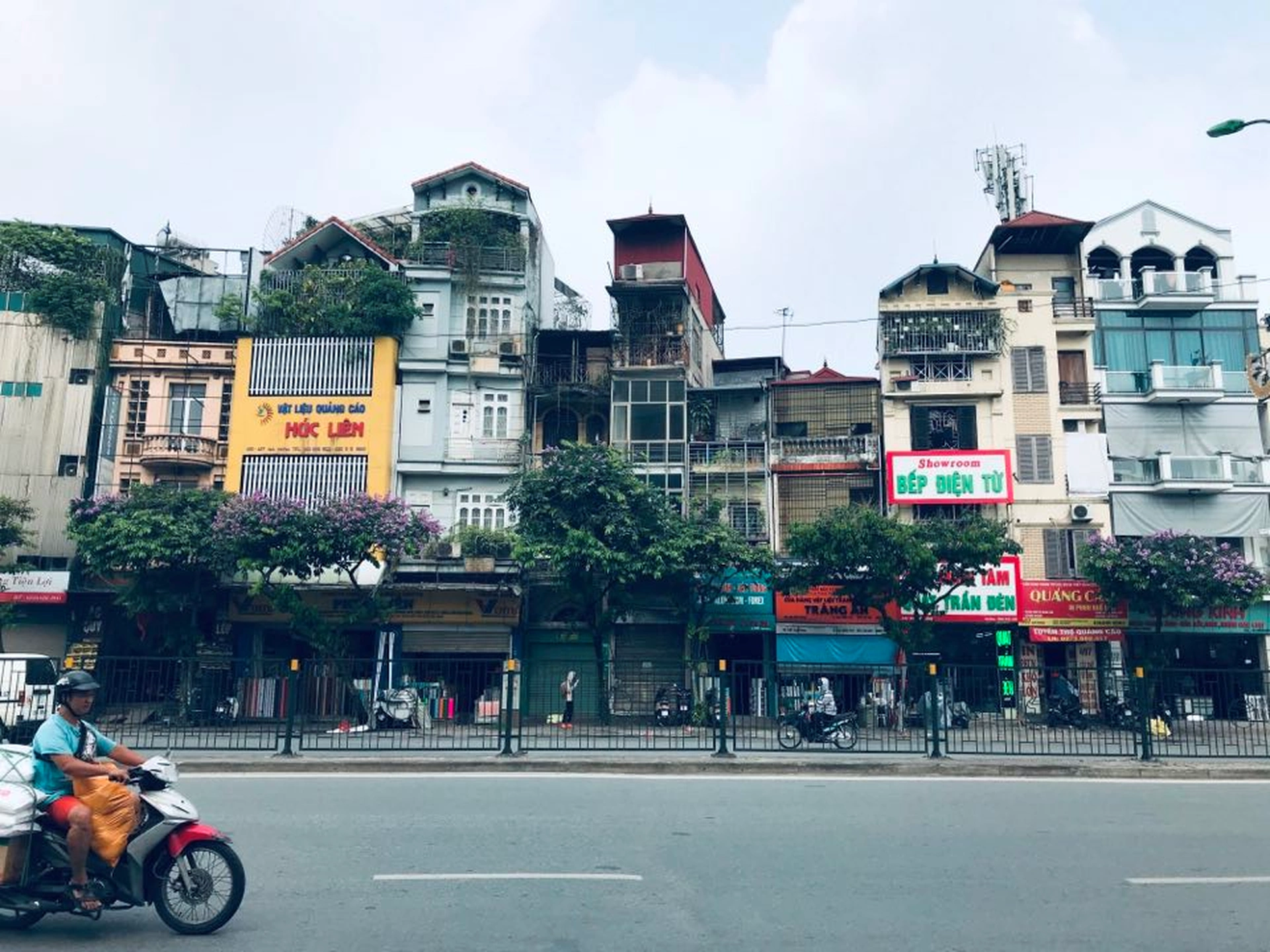 Địa điểm tiến hành thủ tục nhập khẩu với hộ gia đình mua nhà đất tại đường Giải Phóng, quận Thanh Xuân 