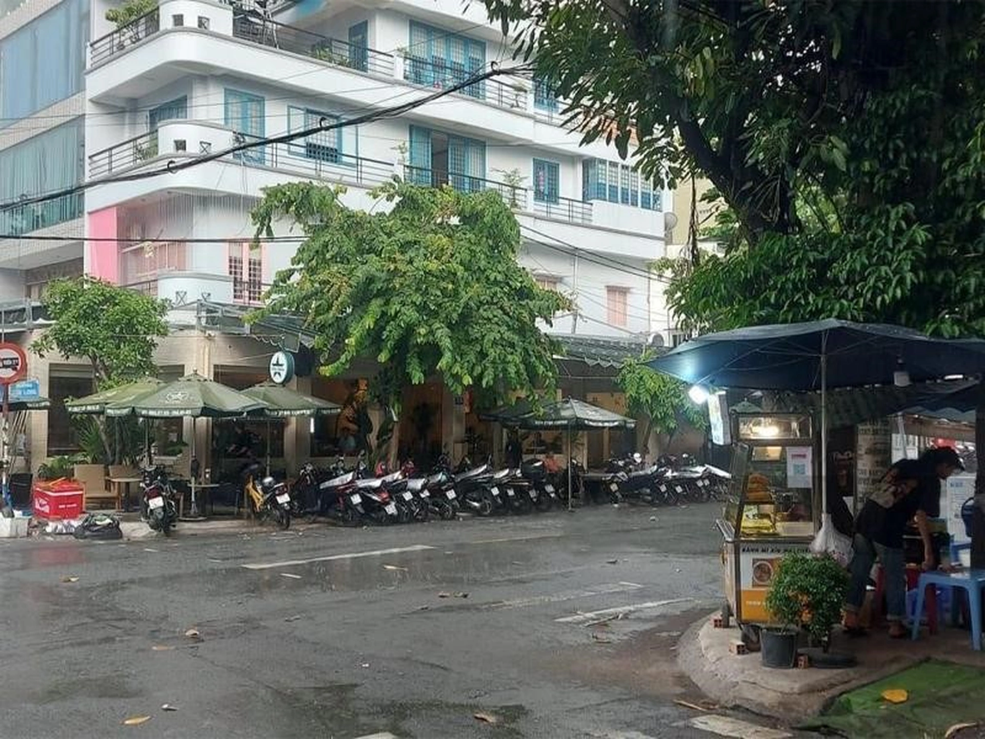 Nhà mặt phố tại đường Hồ Bá Kiện, quận 10 có giá bán bao nhiêu?