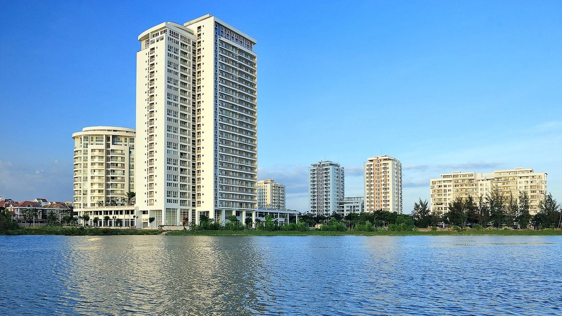 Có đủ chỗ đậu ôtô và xe máy chung cư Riverpark Residence Quận 7 không?