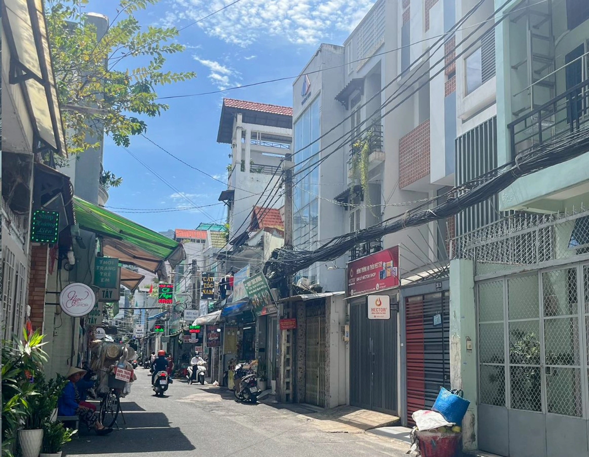 Giá bán nhà riêng, nguyên căn đường Miêu Nha, quận Nam Từ Liêm hiện tại là bao nhiêu?