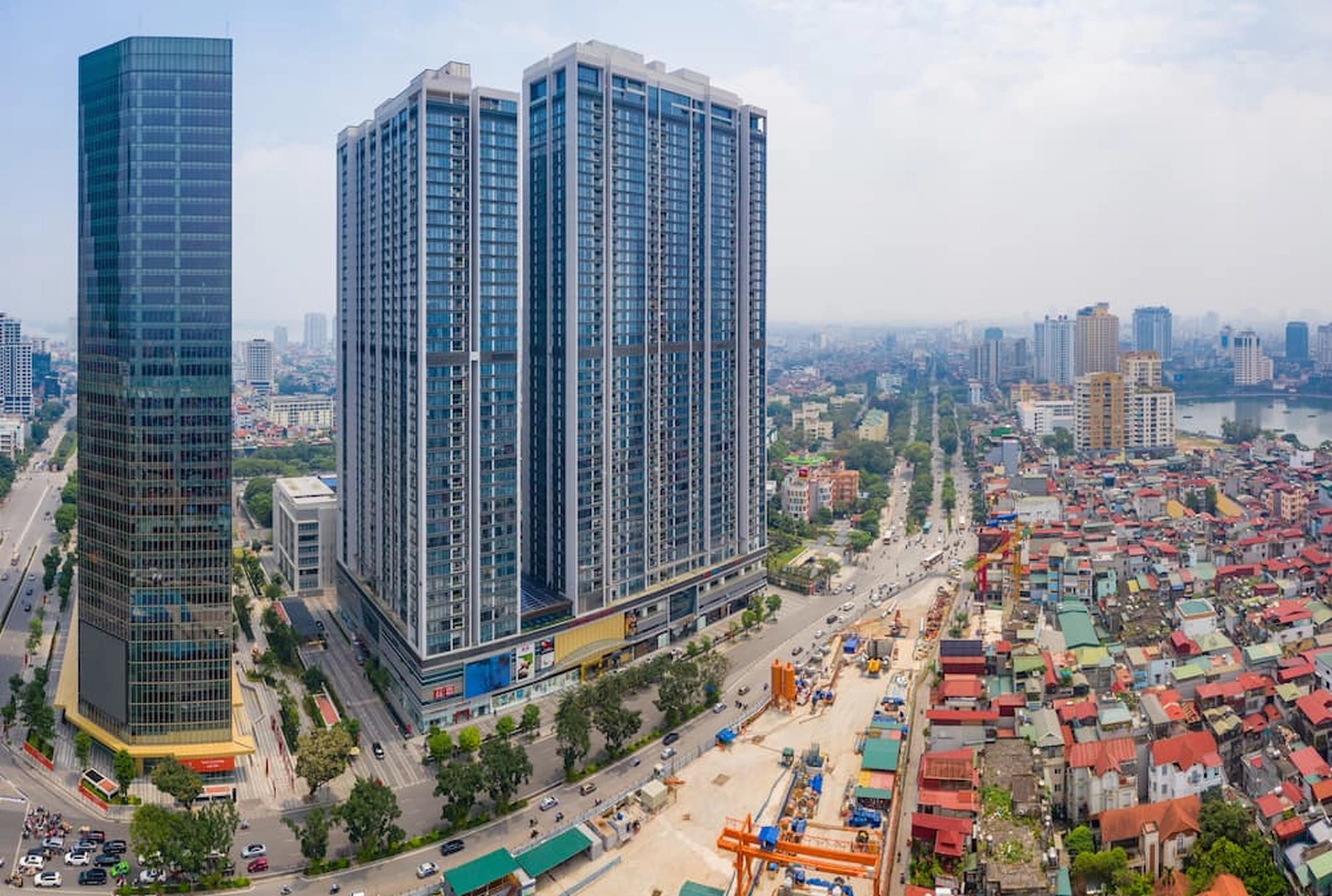 So sánh biến động giá của căn hộ chung cư Vinhomes Metropolis và Platinum Residences