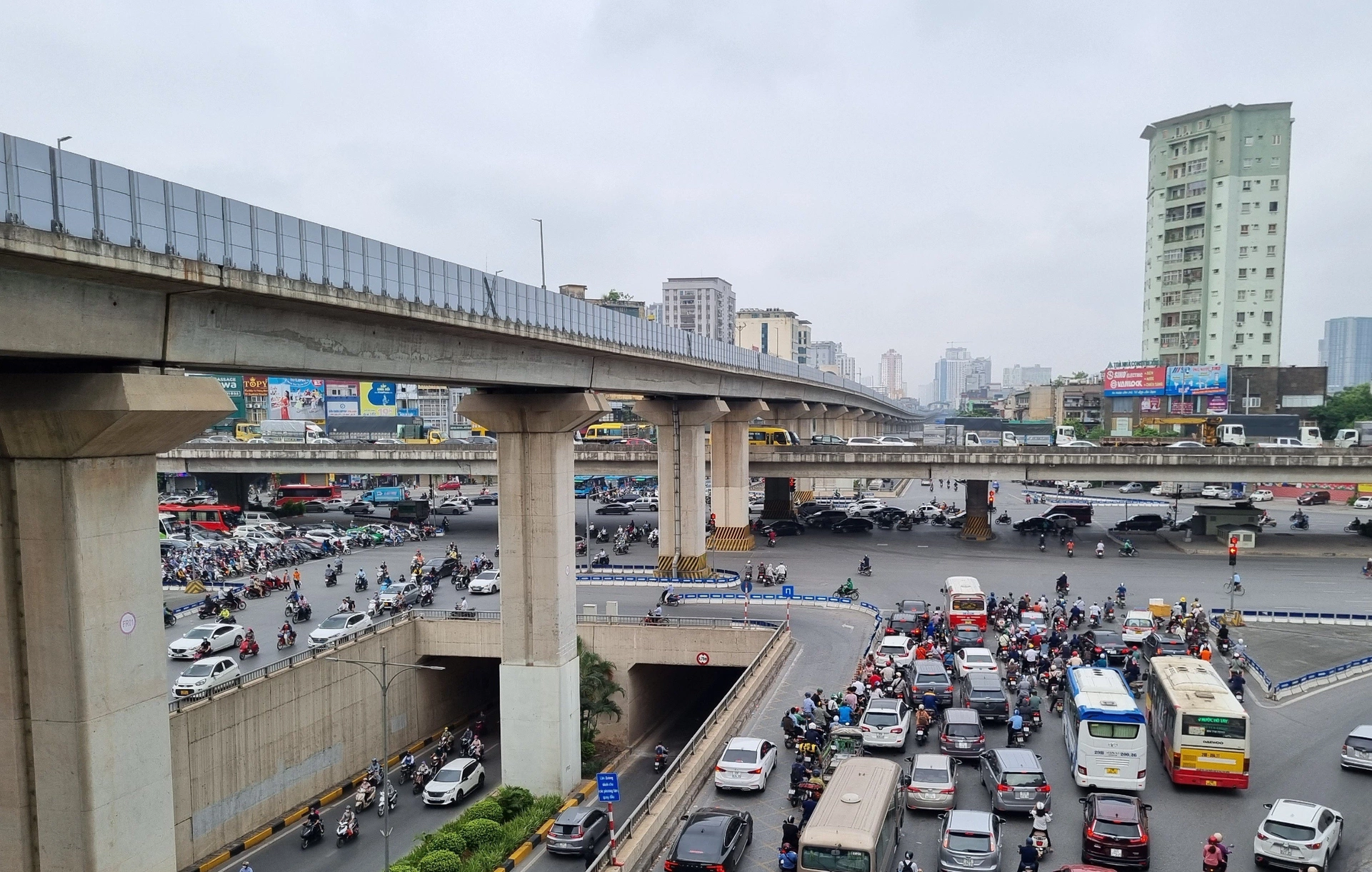 Mua nhà đất tại đường Khuất Duy Tiến, quận Thanh Xuân thì địa điểm tiến hành thủ tục nhập khẩu với hộ gia đình ở đâu?