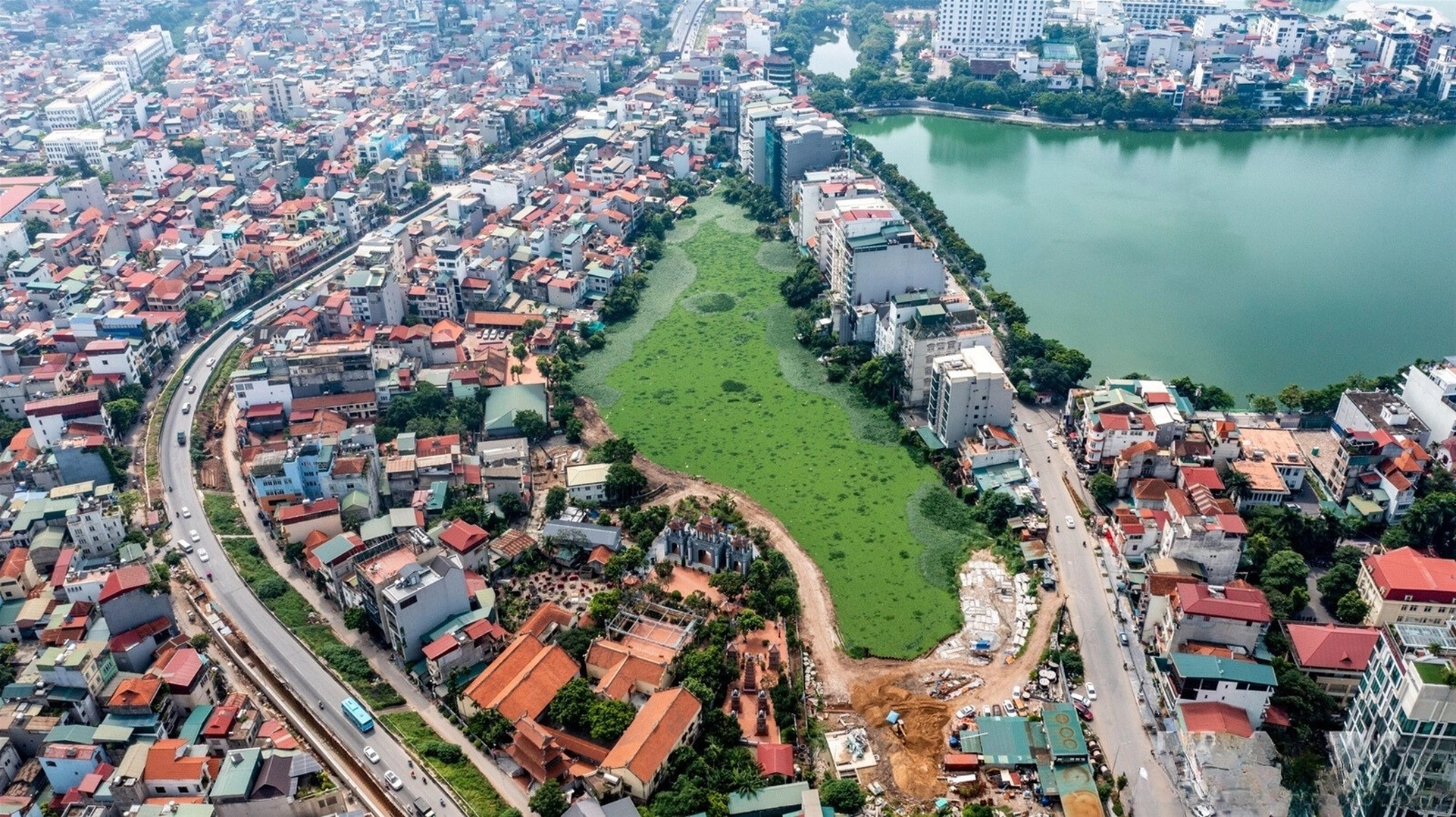 Nhà riêng ô tô vào được quận Tây Hồ đang có giá bán bao nhiêu?