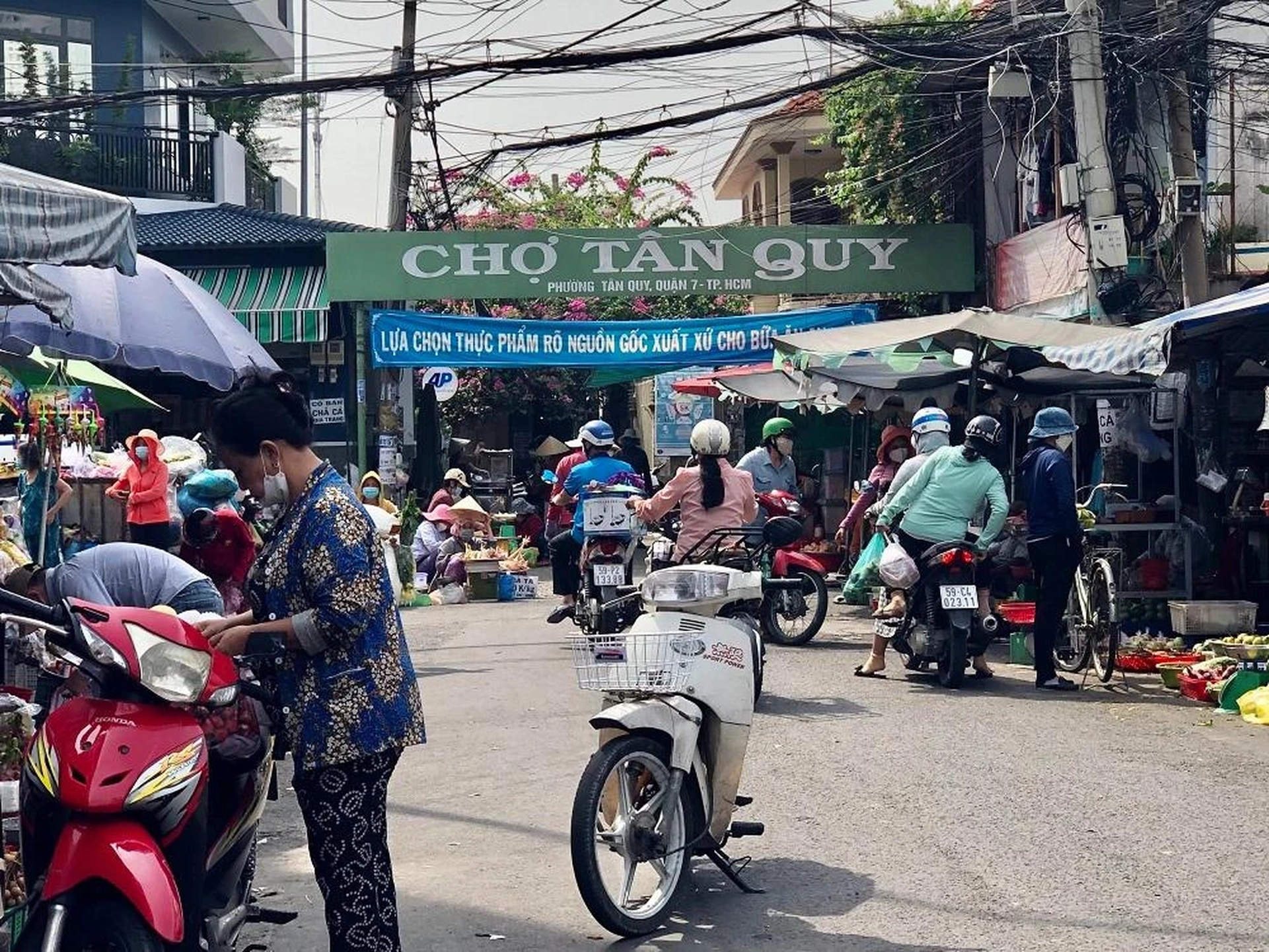 Nhà riêng gần chợ Tân Quy, quận 7 có giá bán bao nhiêu?