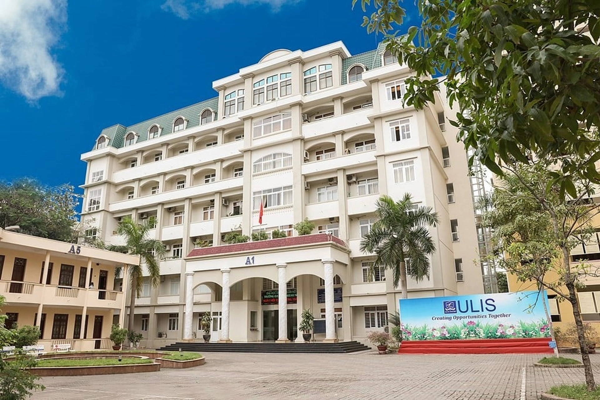Tổng quan mua bán nhà đất xung quanh Đại học Ngoại Ngữ - ĐHQGHN