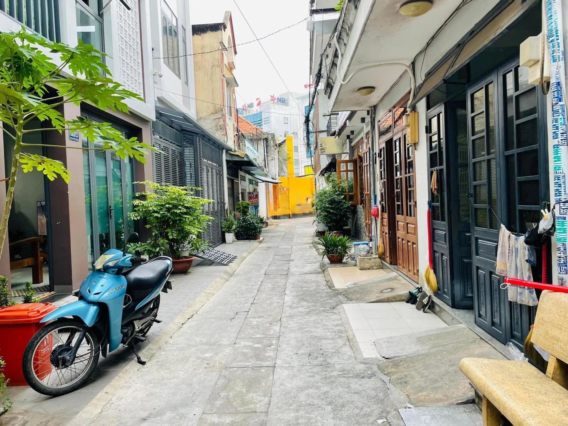 Nhà riêng gần chợ Hiệp Phú, quận 9 có giá bán bao nhiêu?