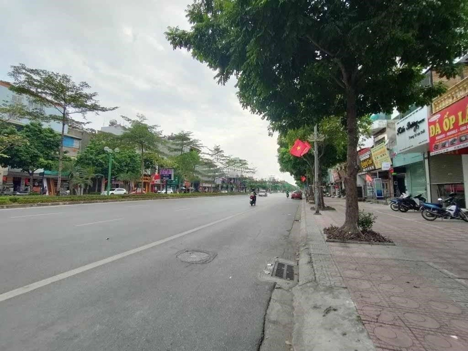 Mua nhà đất tại phố Đức Giang, quận Long Biên thì tiến hành thủ tục nhập khẩu với hộ gia đình ở đâu?