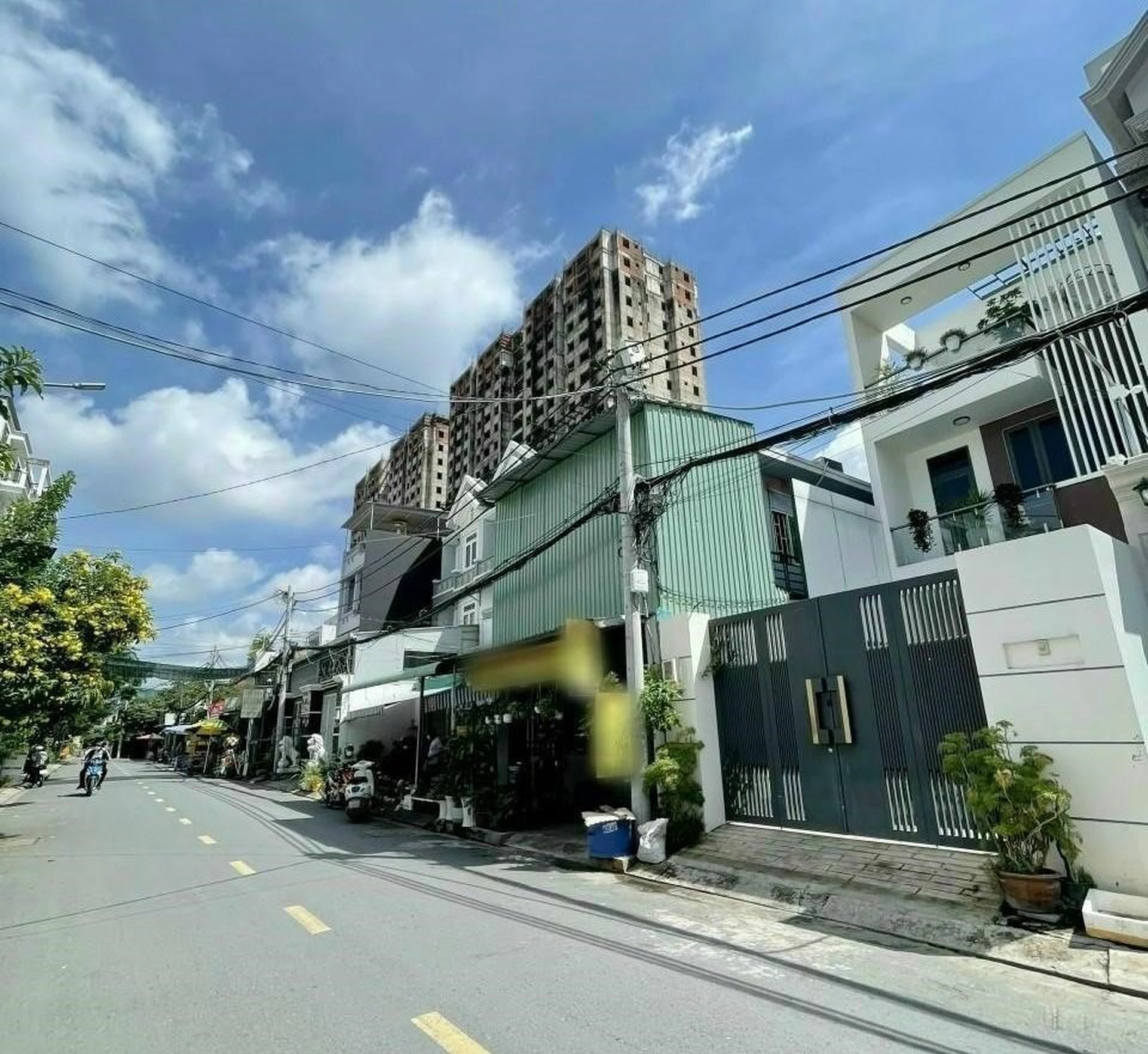 Nhà mặt phố đường Lê Thị Chợ, Quận 7 hiện có giá bao nhiêu?