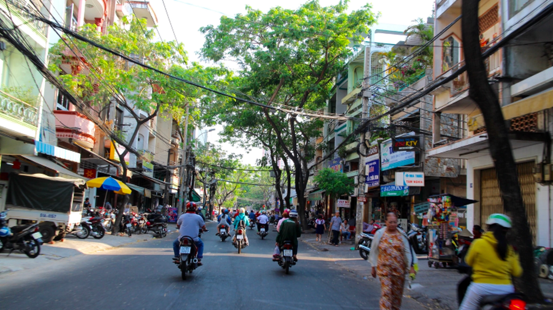 Nhà mặt phố tại đường Trịnh Đình Trọng, quận 11 có giá bán bao nhiêu?