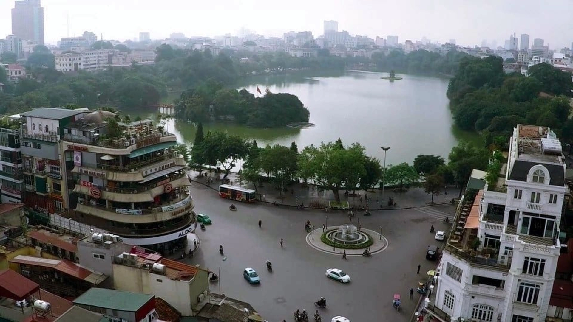 Đường, phố nào ở quận Hoàn Kiếm hiện có giá bán nhà đất thấp nhất?