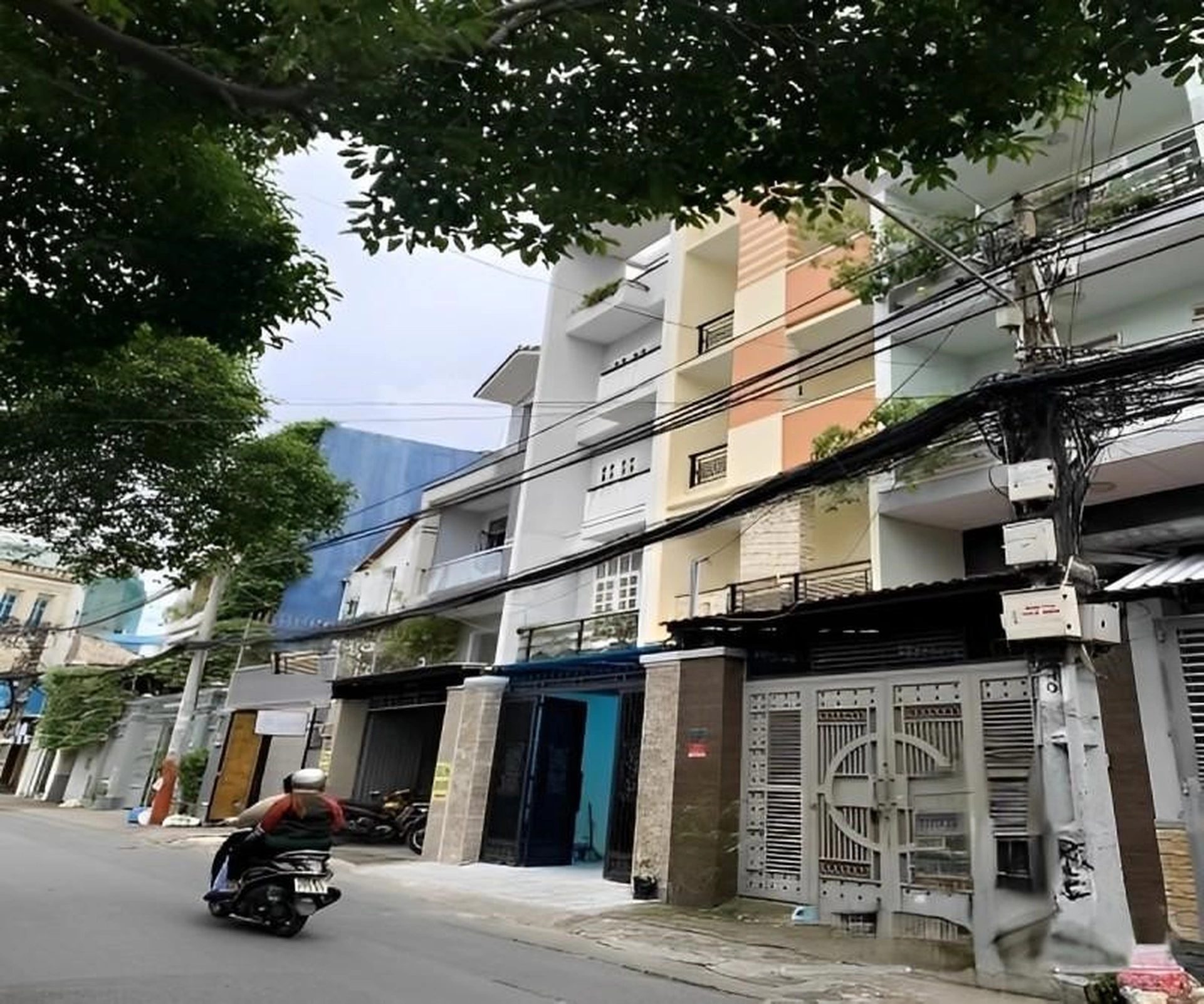 Giá bán nhà riêng, nguyên căn đường Hoàng Diệu, Quận Phú Nhuận hiện tại là bao nhiêu?