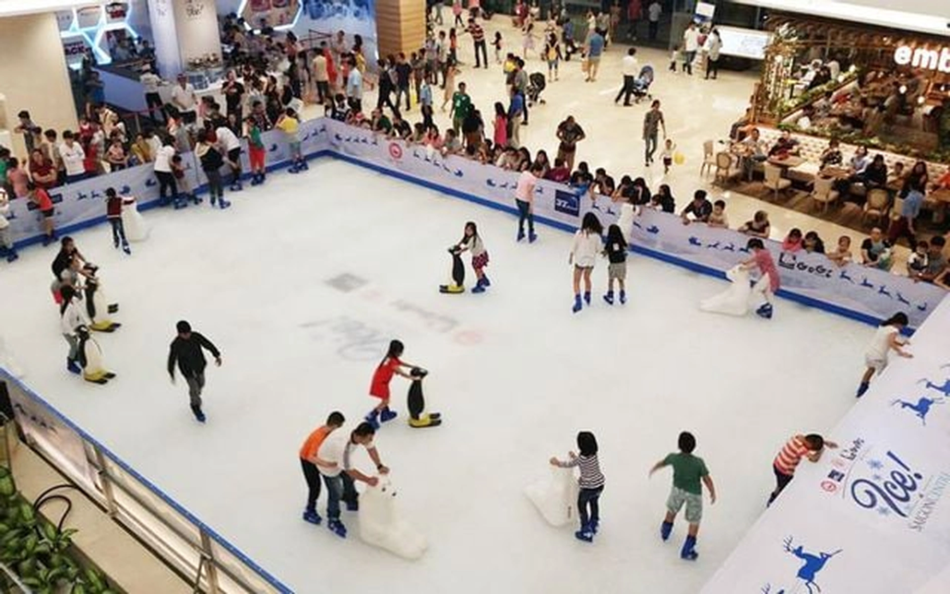 Sân trượt băng ICE Saigon Centre tại Trung tâm thương mại Saigon Centre -Takashimaya có gì hấp dẫn?