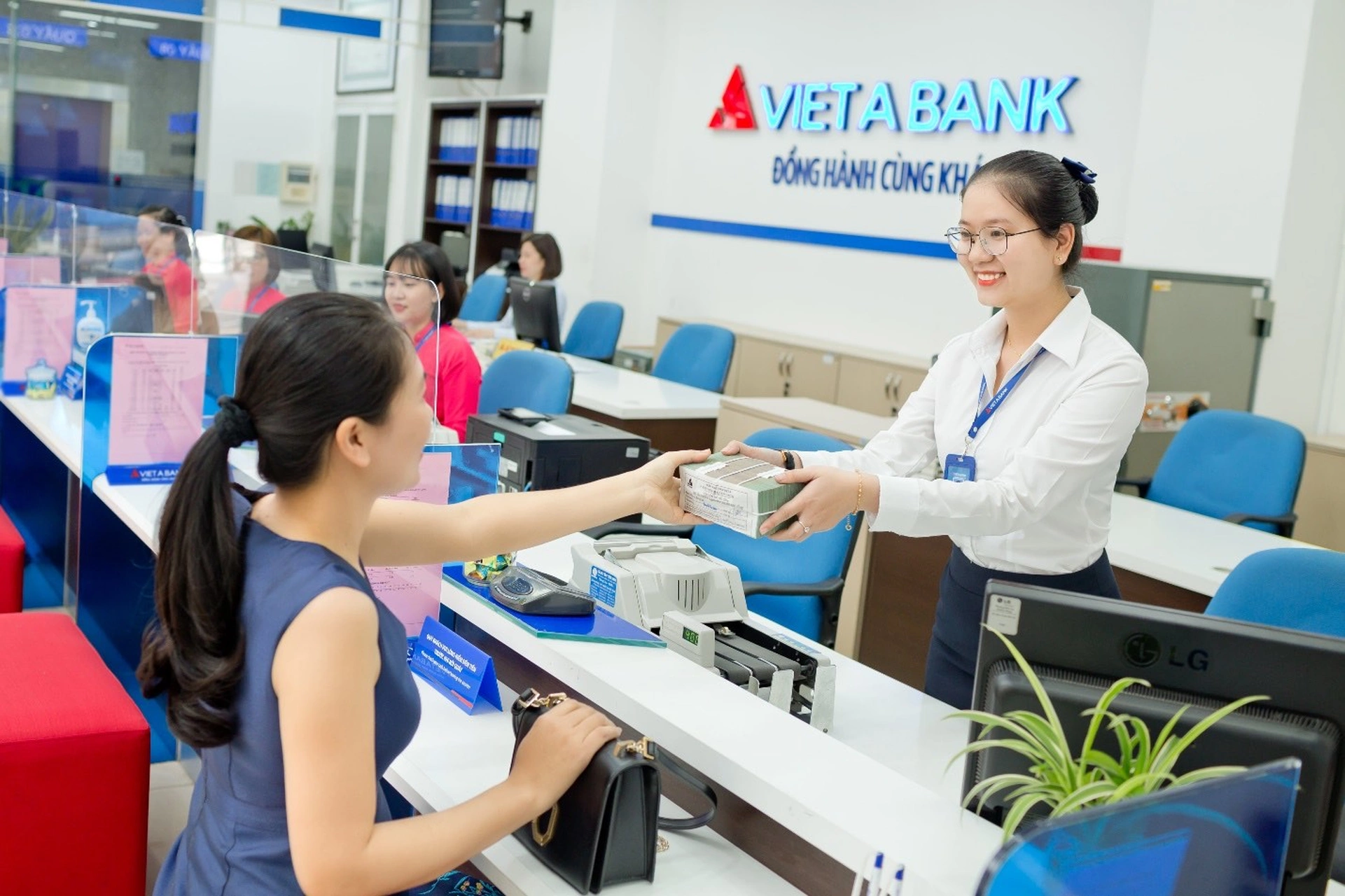 100 triệu gửi ngân hàng VietABank lãi suất bao nhiêu?