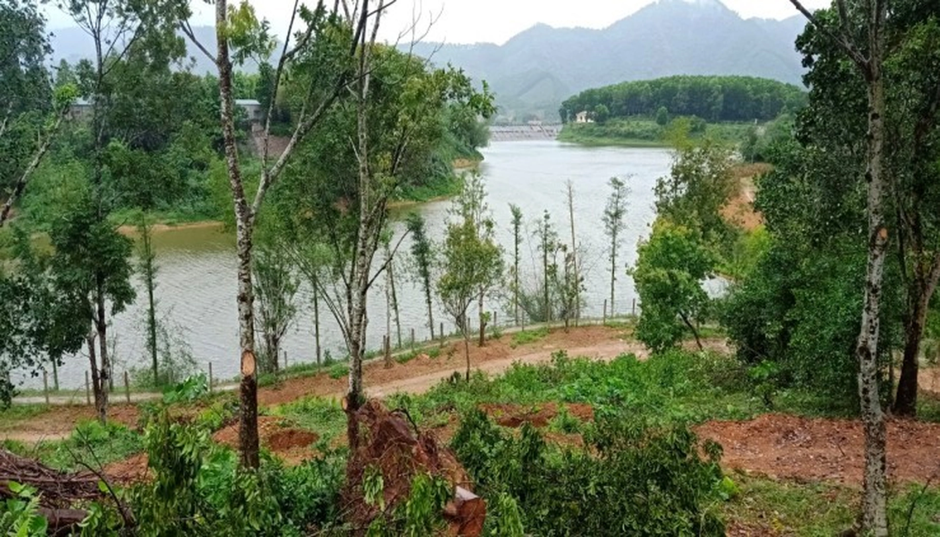 Giá bán nhà đất tại xã Yên Trung, huyện Thạch Thất hiện là bao nhiêu?