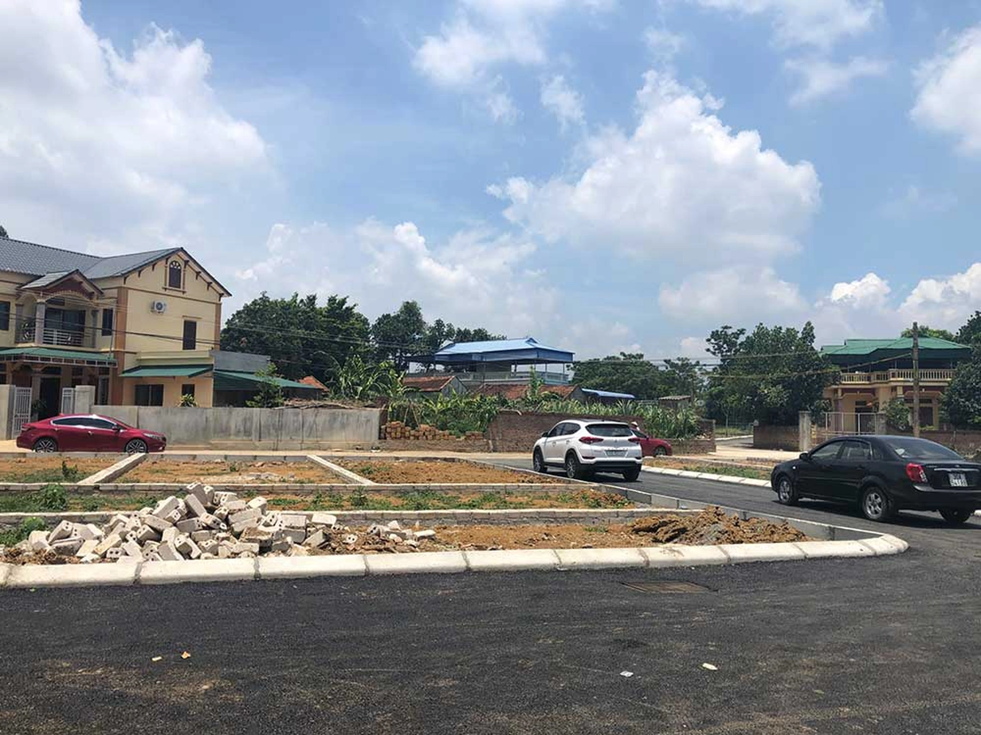Giá bán nhà đất tại xã Bình Yên, huyện Thạch Thất hiện là bao nhiêu?