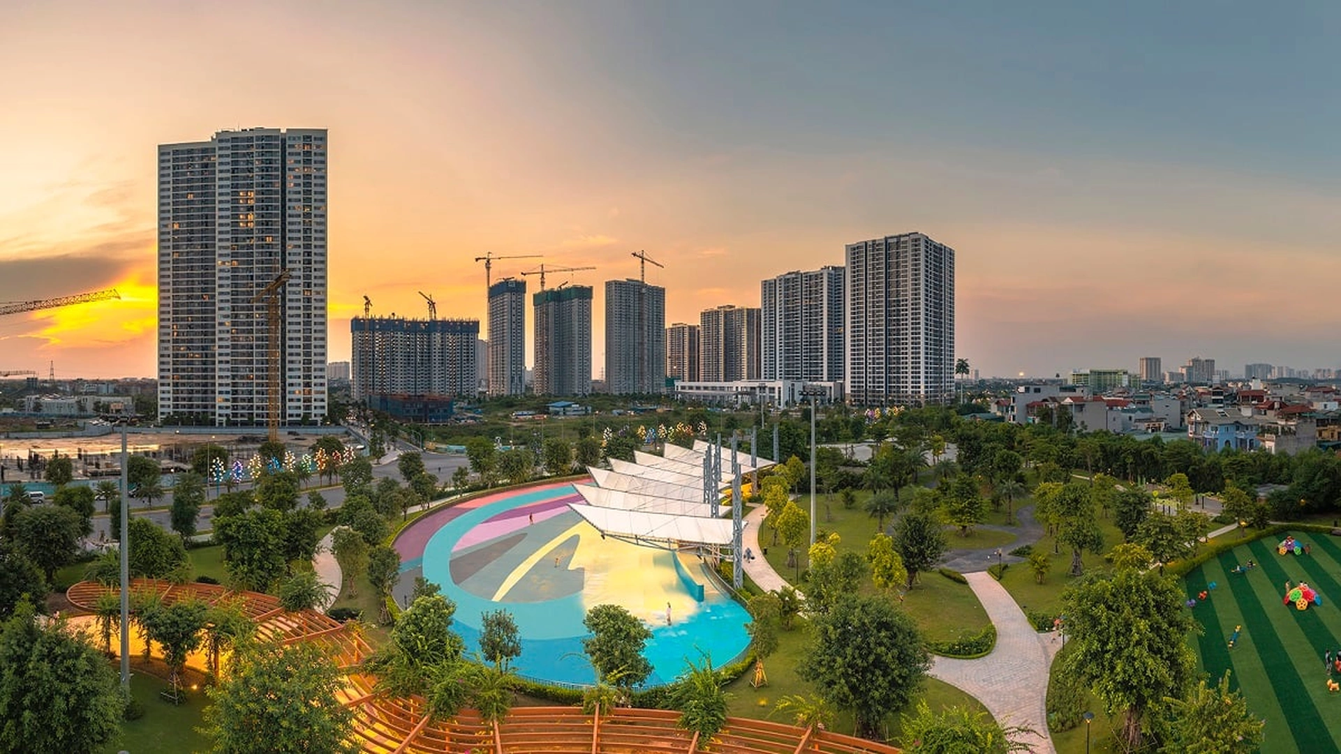Chung cư Roman Plaza có gần khu đô thị Vinhomes Smart City không?