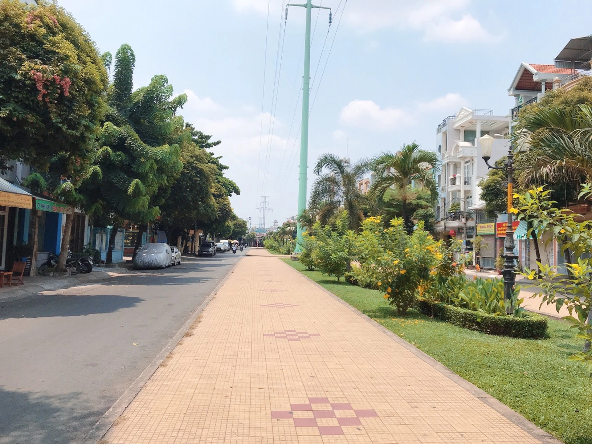 Giá bán nhà riêng, nguyên căn đường Nguyễn Thế Truyện, Quận Tân Phú hiện tại là bao nhiêu?