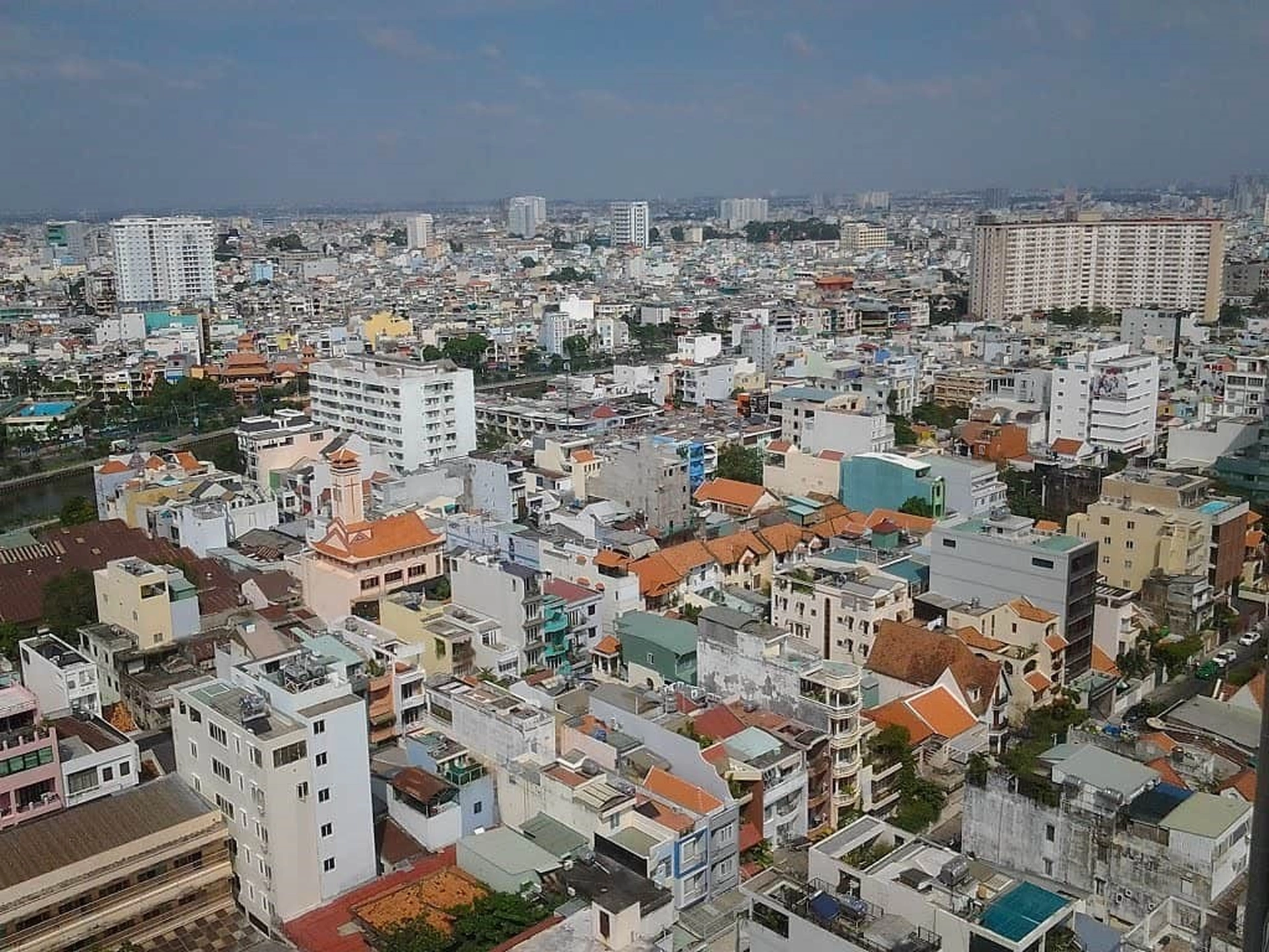 Giá bán nhà thổ cư quận Tân Phú và Tân Bình bên nào đắt, bên nào rẻ hơn?