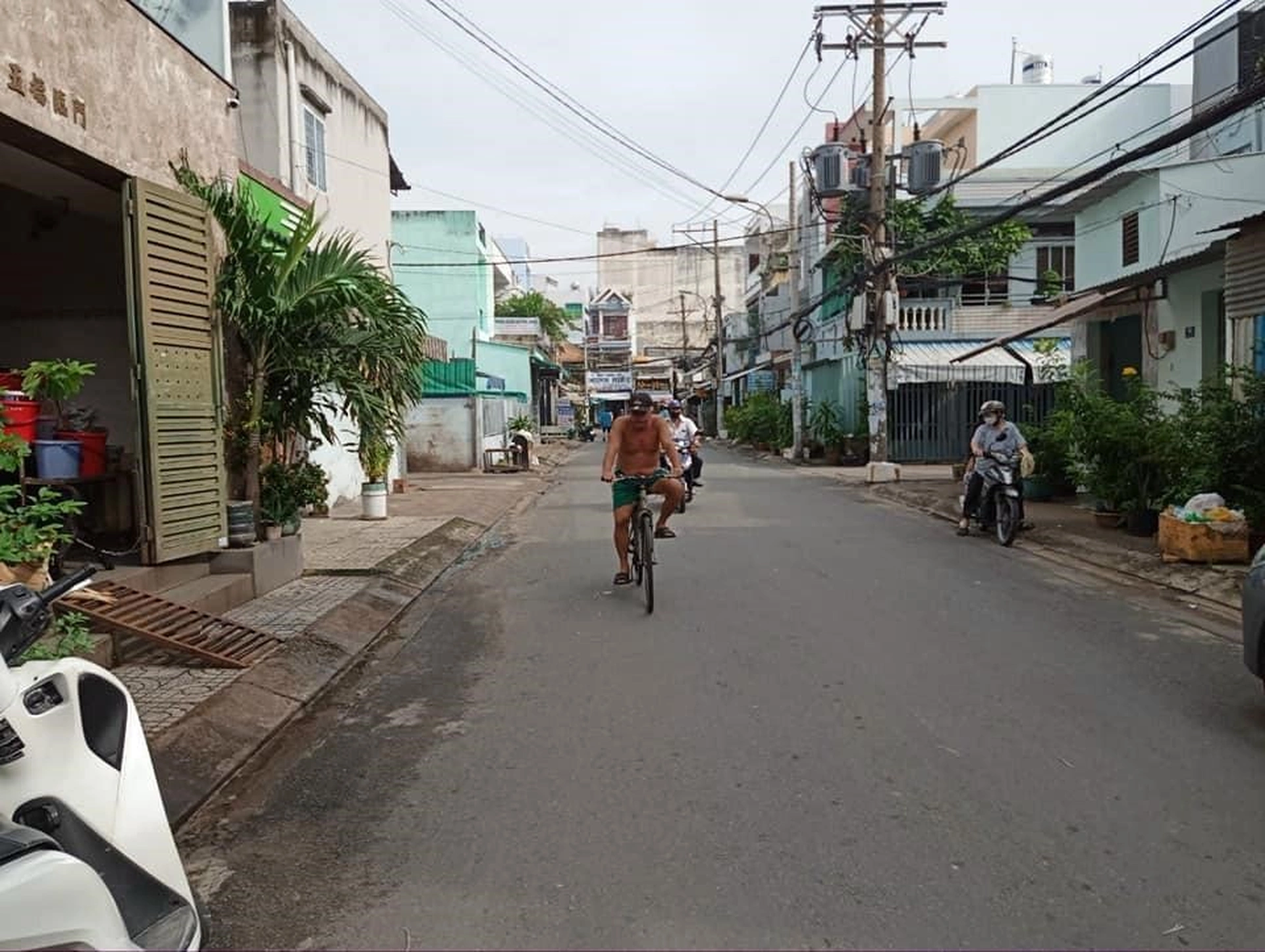 Giá bán nhà riêng, nguyên căn đường Phùng Tá Chu, Quận Bình Tân hiện tại là bao nhiêu?