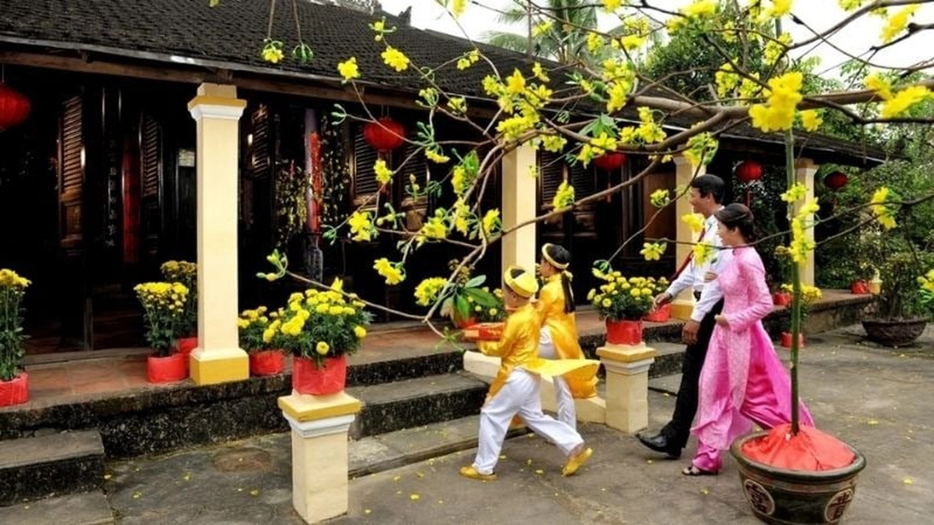 Tuổi nào hợp xông nhà năm 2024 cho gia chủ tuổi Mậu Dần 1998?