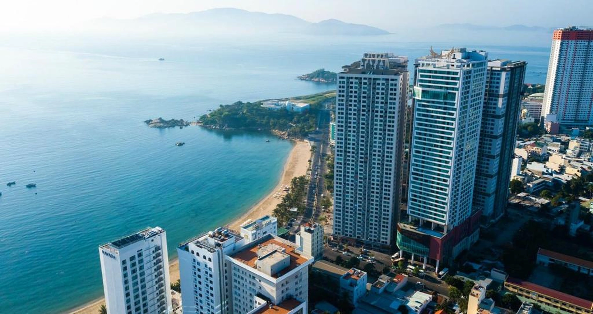 Có 2 tỷ đồng tiền nhàn rỗi, nên mua căn hộ hay nhà ven biển để nghỉ dưỡng?