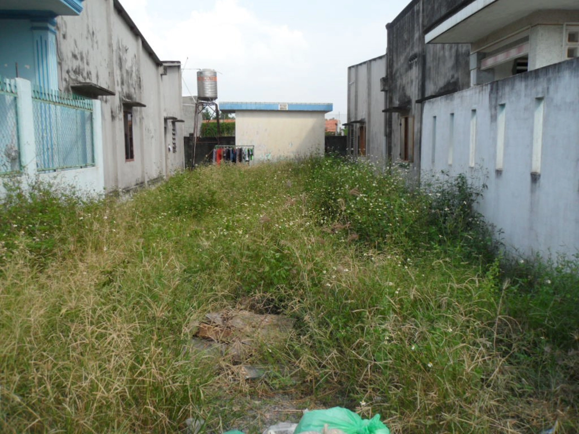 Mua đất xen kẹt giá rẻ thì có rủi ro gì không?