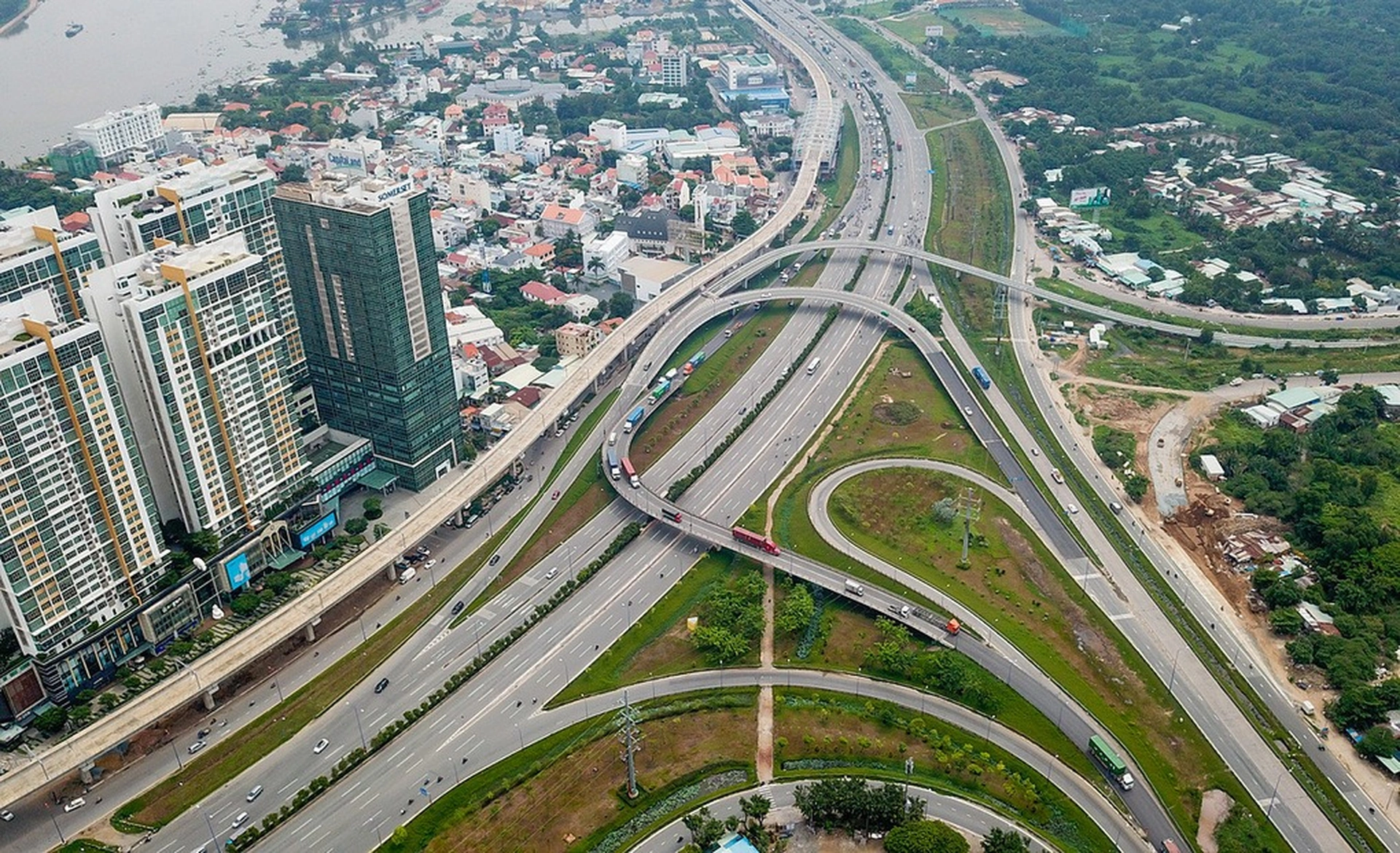 Nên hay không việc bán đất Quận 9 cũ để mua sang đất Quận 7 tiện di chuyển?