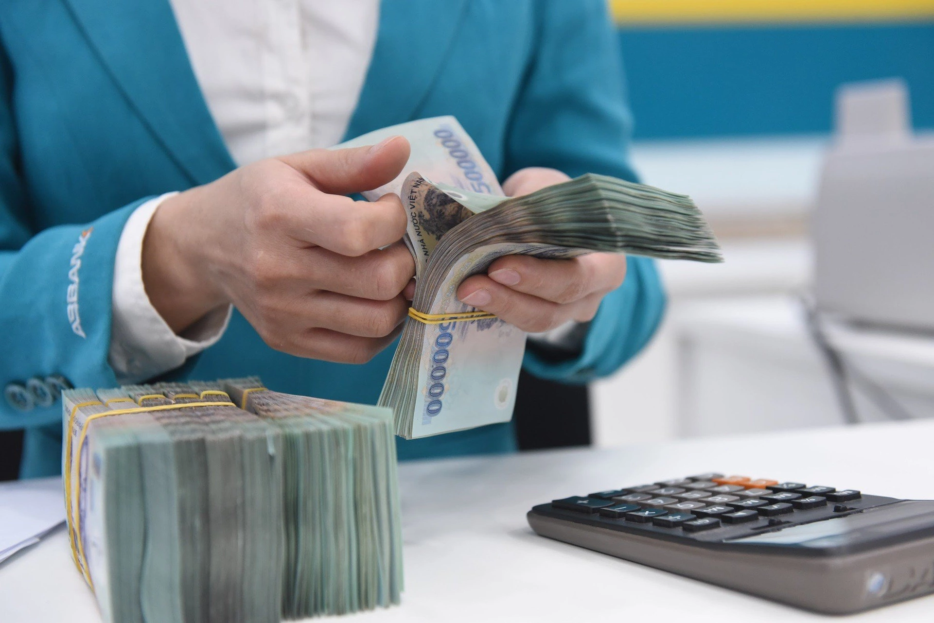 Sở hữu 50 triệu đồng thì có nên gửi tiết kiệm ngân hàng không?