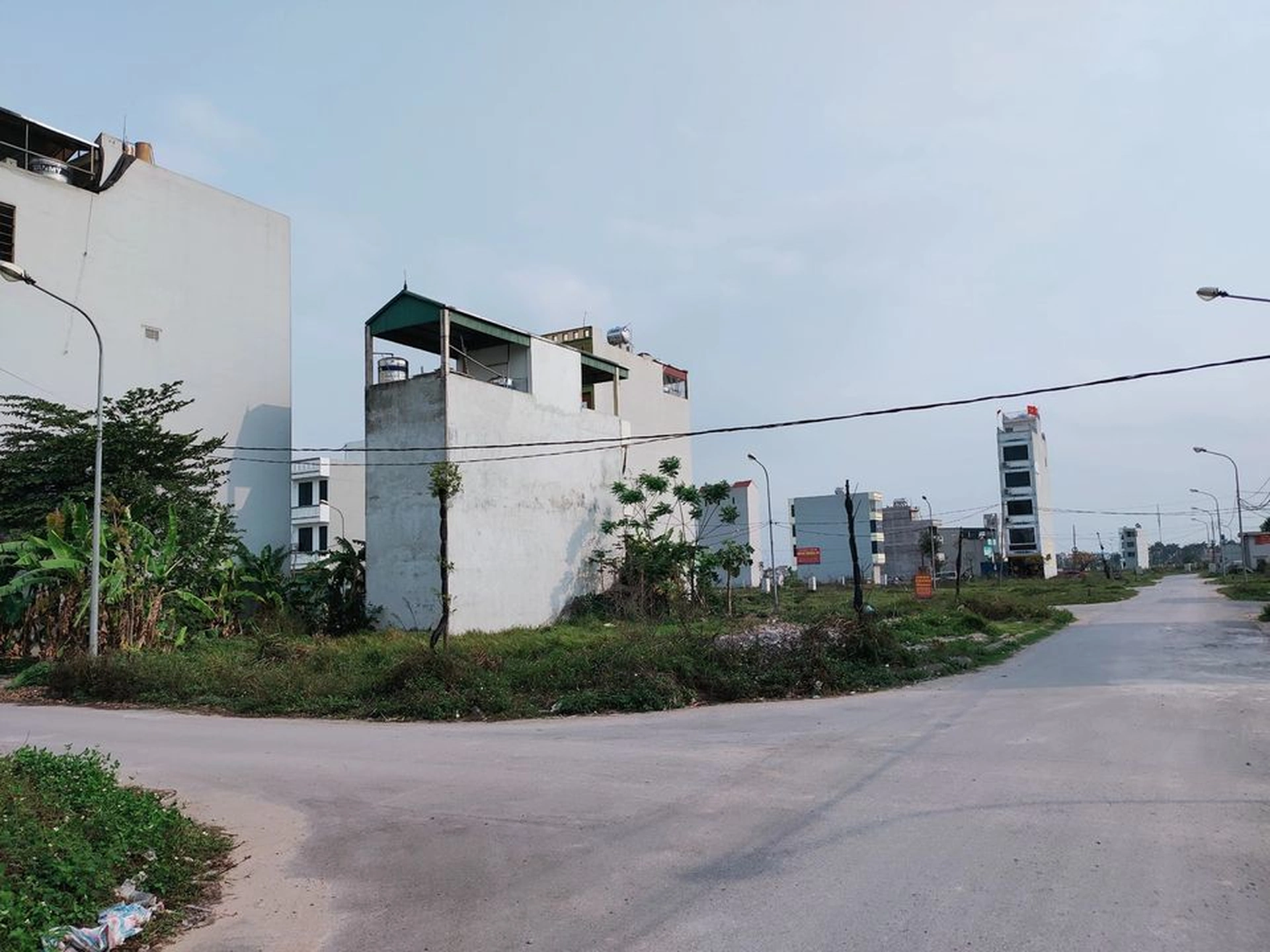 Mua đất hay mua căn nhà nhỏ nếu vốn không nhiều?
