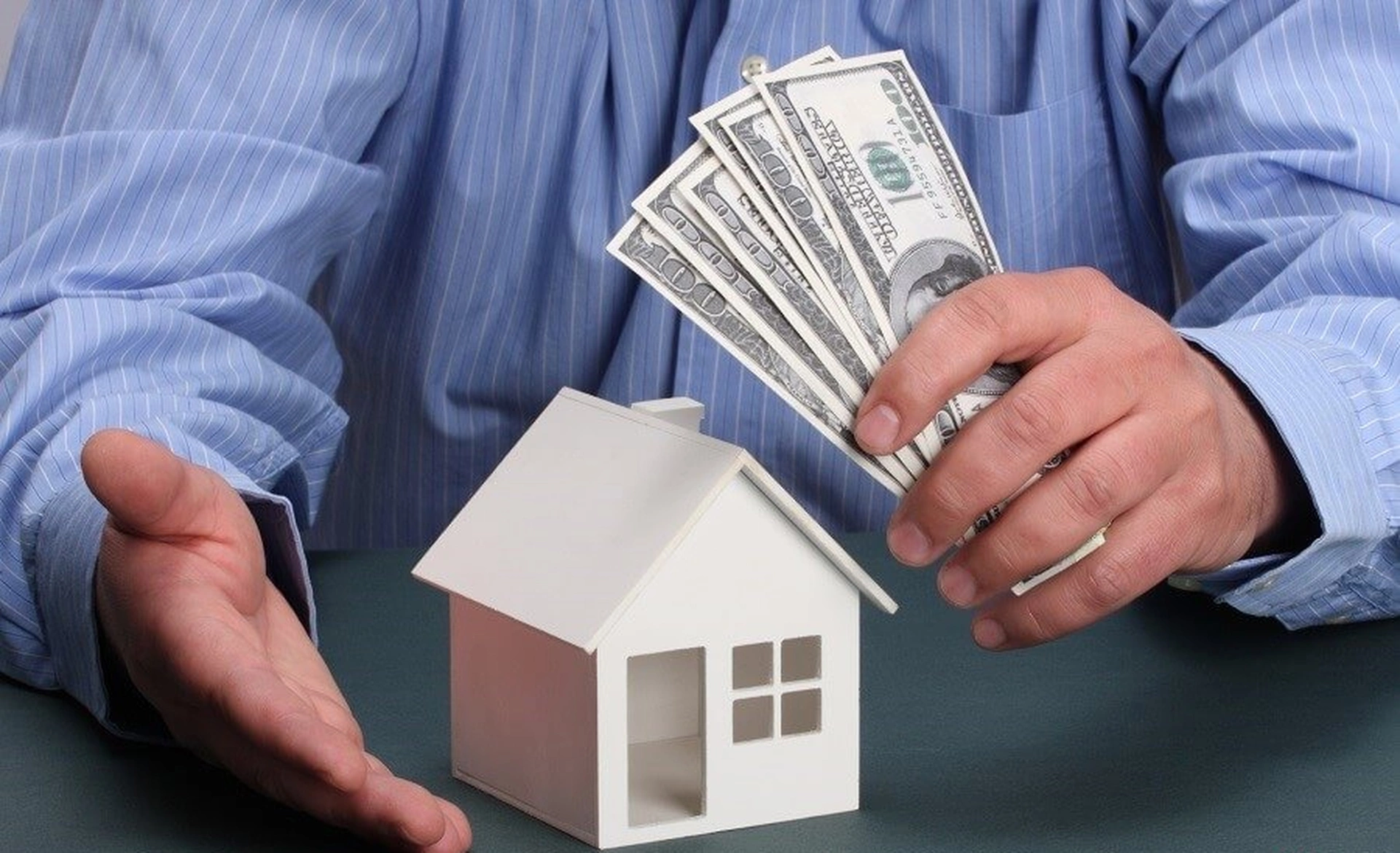 Nên nắm giữ hay mua đi bán lại bất động sản?