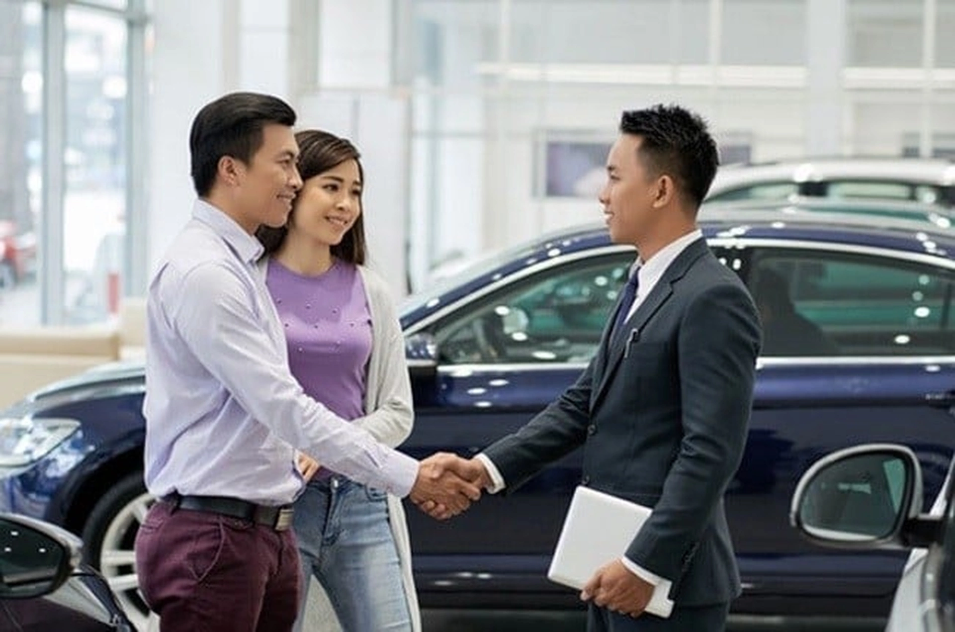 Có 500 triệu nên mua đất hay mua xe để sinh lời?