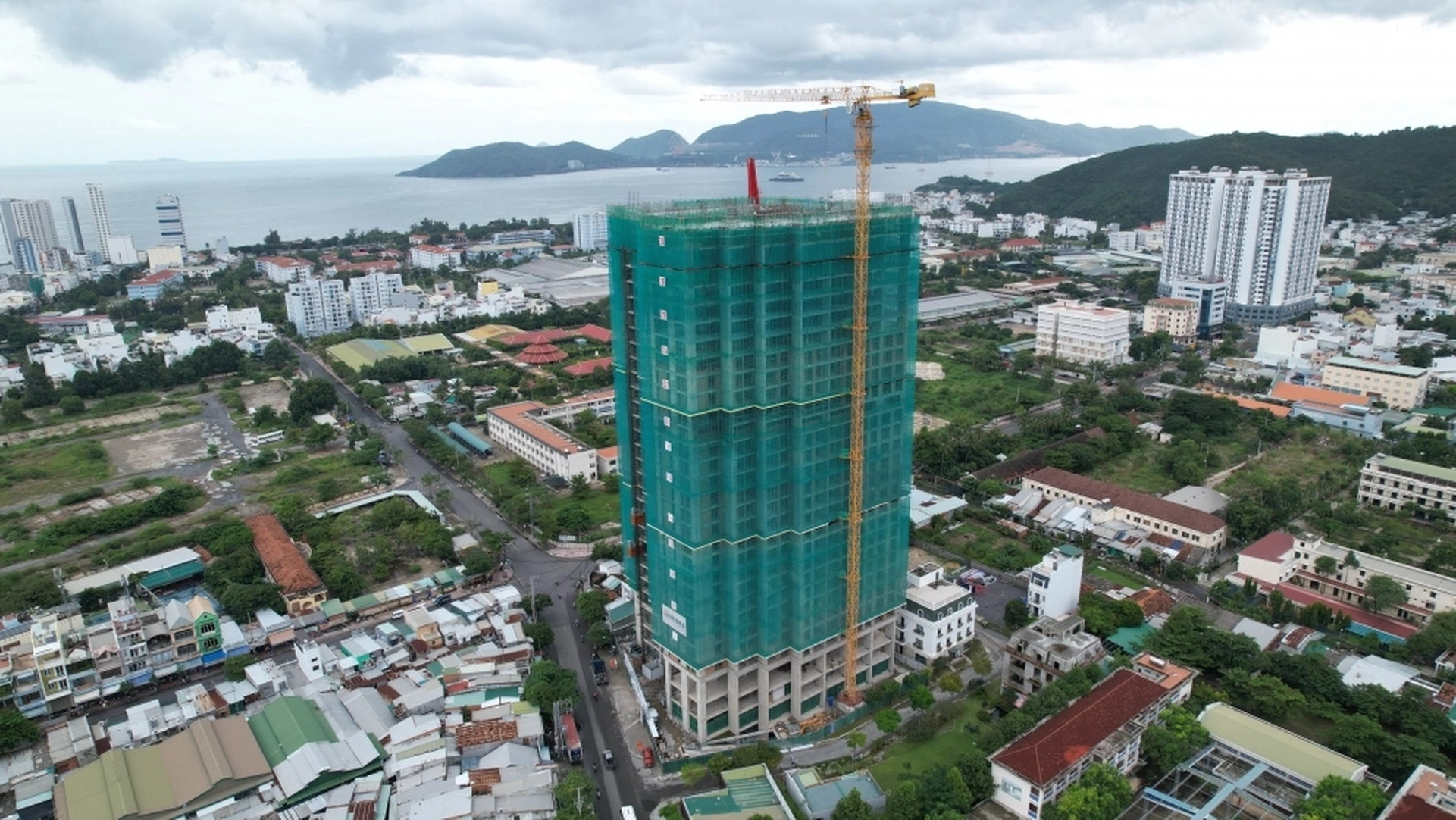 Nên hay không việc mua chung cư chưa hoàn thiện?