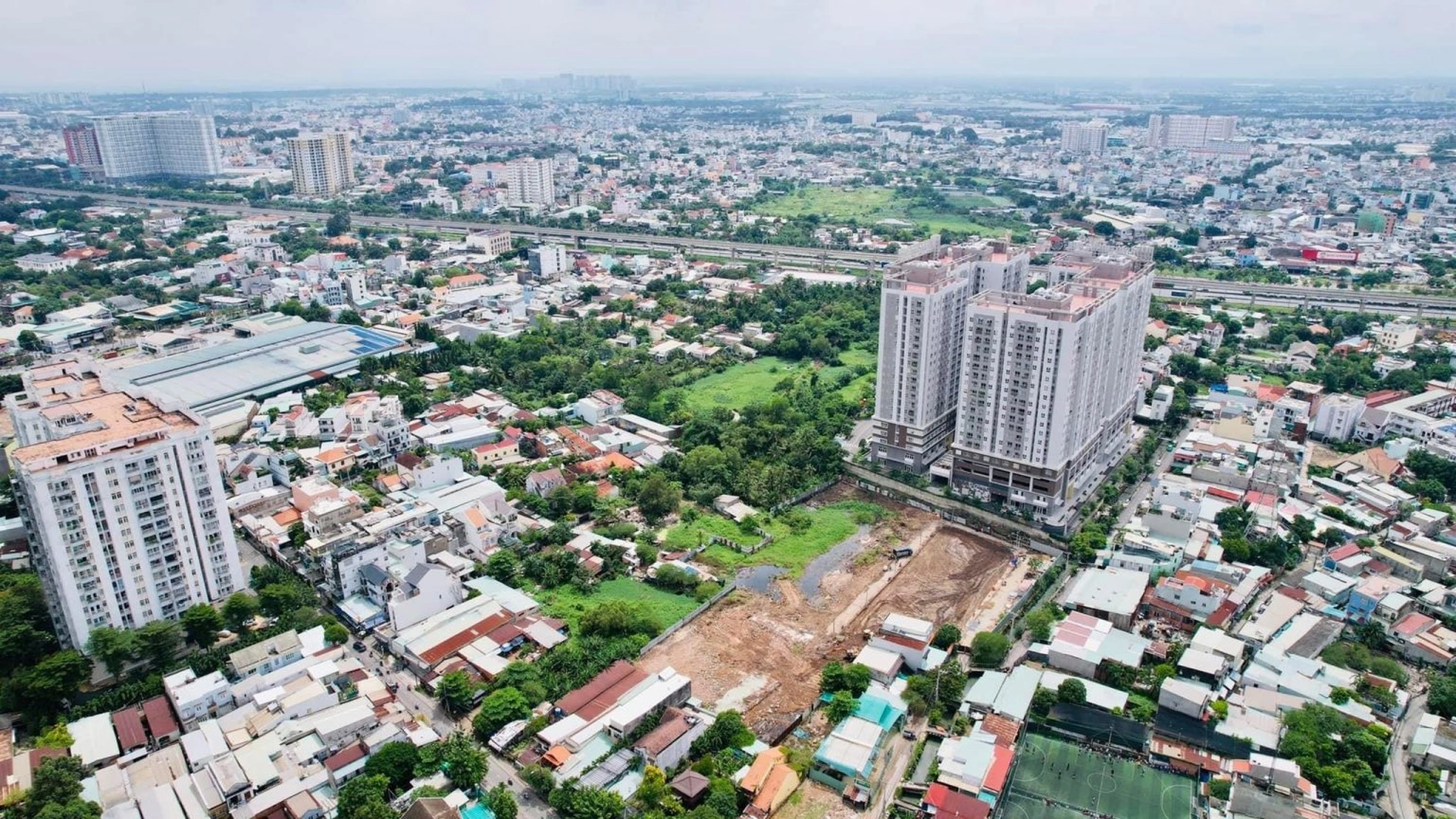 Thu nhập 25 triệu đồng/tháng vẫn đắn đo mua nhà khi giá căn hộ tăng cao