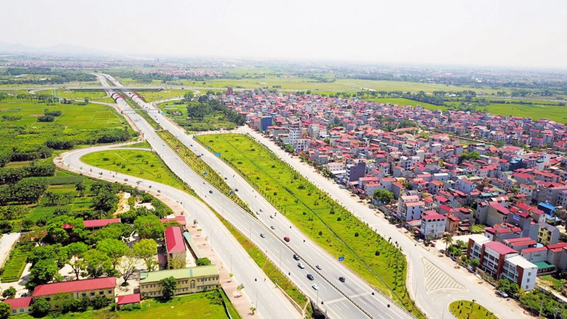 Nên mua chung cư ven đô trả góp hay đất ngoại thành để an cư?