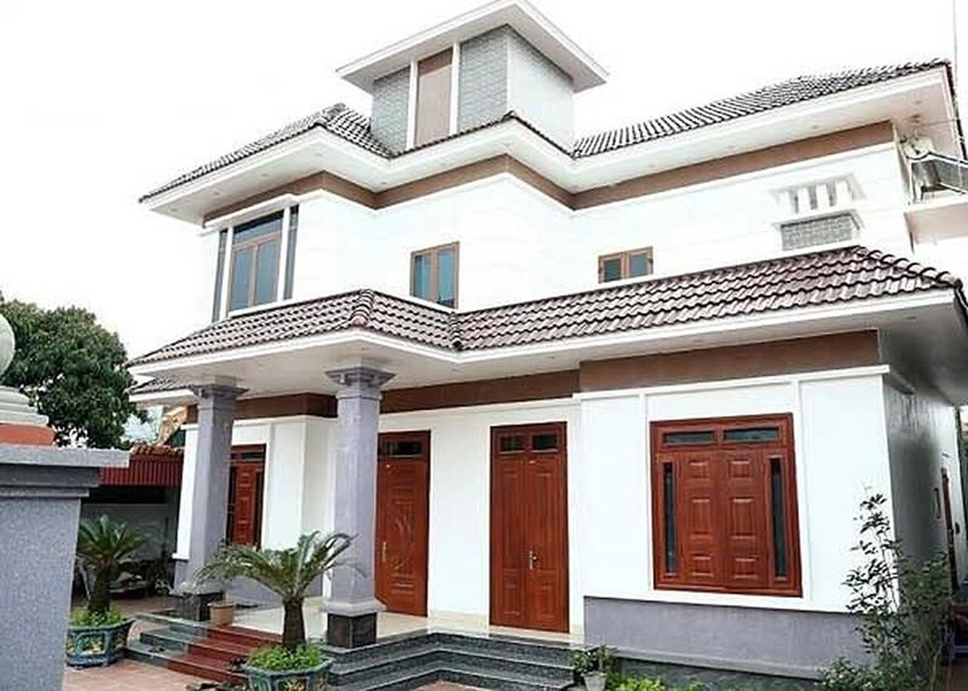 Có nên mua nhà có 2 cửa chính không?