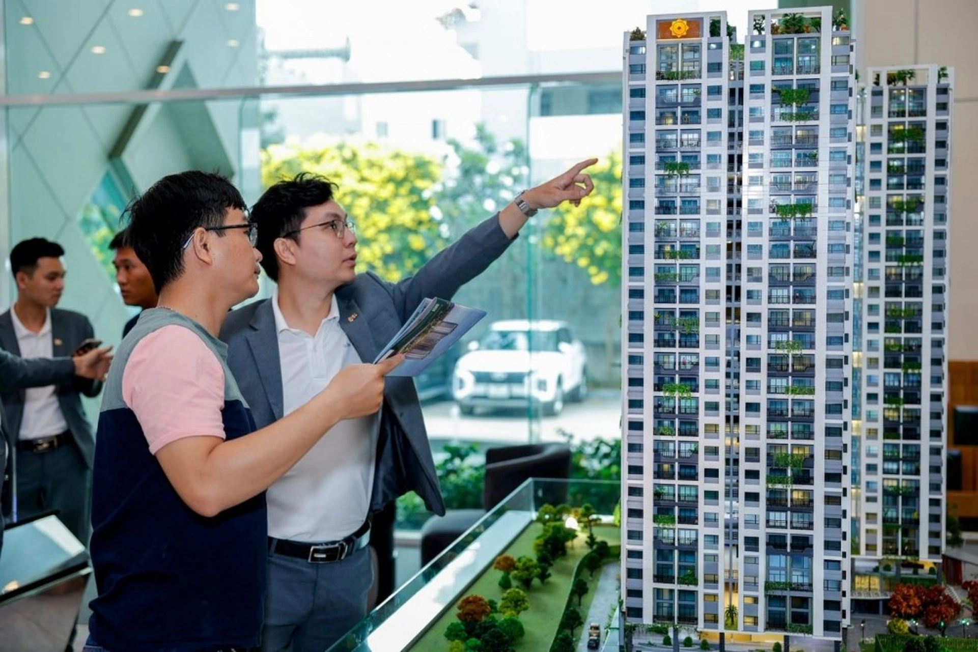 Giá chung cư khó giảm, người dân cần cân đối tài chính ra sao?
